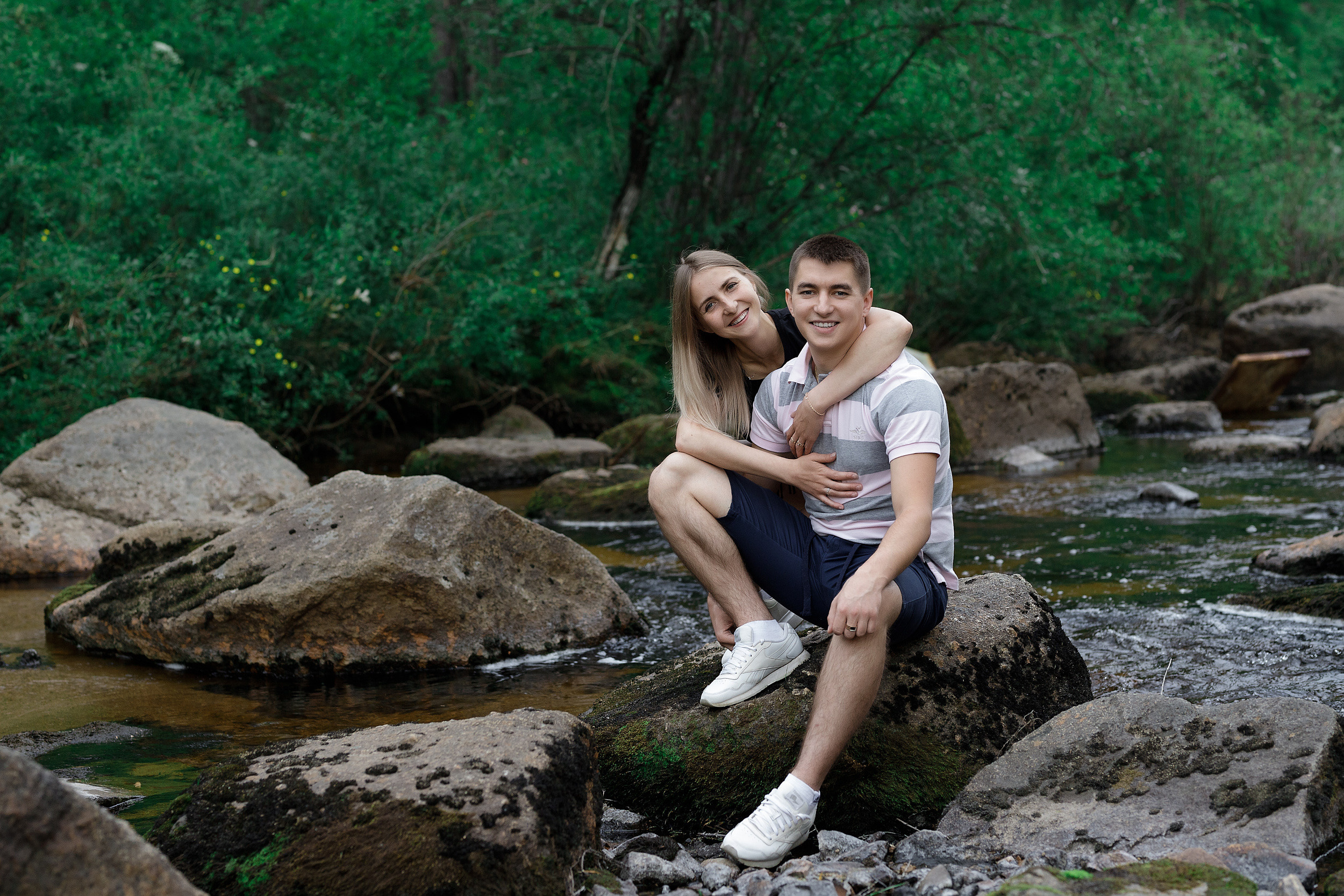 Прогулка влюбленной пары у реки. Фотограф Валентин Мельников г. Тында