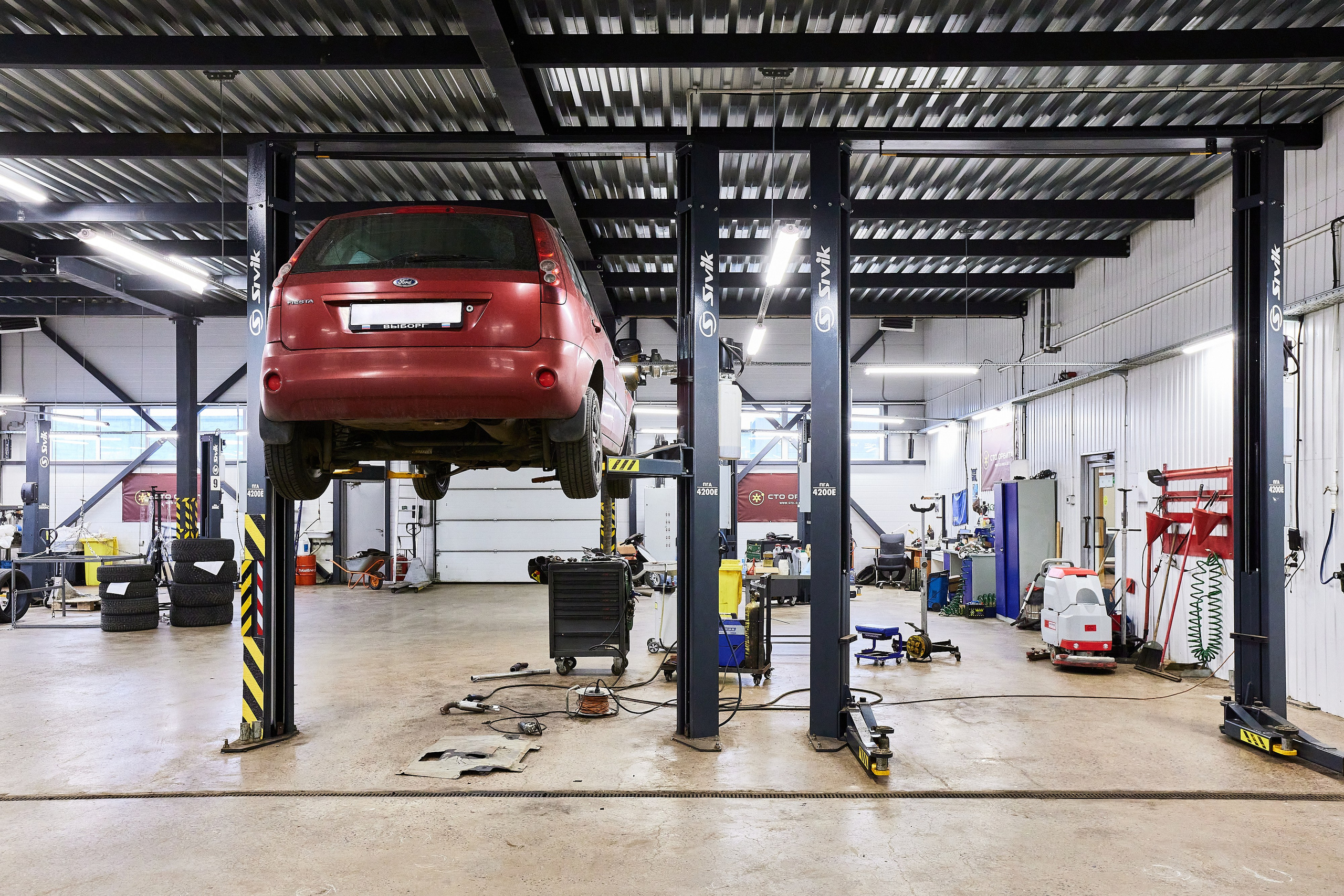 СТО Орбита на Суздальском проспекте. Фотограф Анастасия Леонтьева Санкт-Петербург