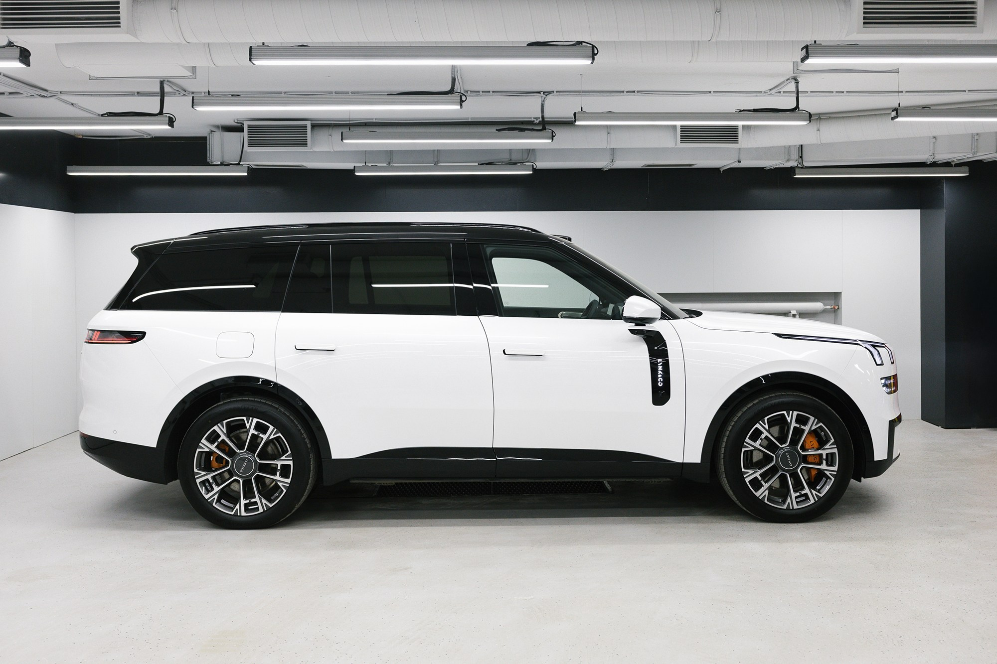 Lynk & Co 900 Ultra 2,0hyb 4WD AT (734 л. с.). Автосалон «Х-Авто»