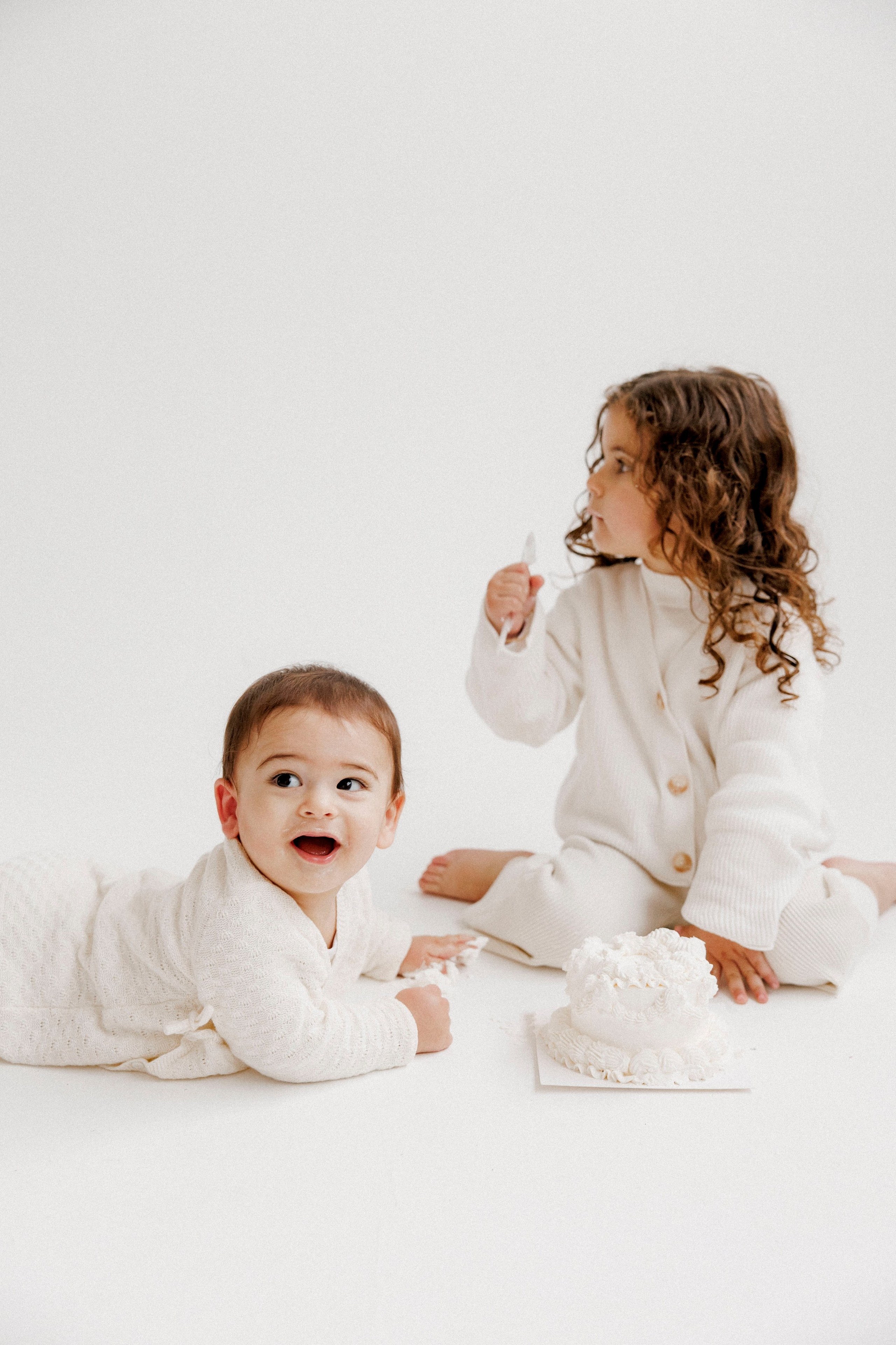 Family photoshoot in White Studio. Wedding and family photographer
