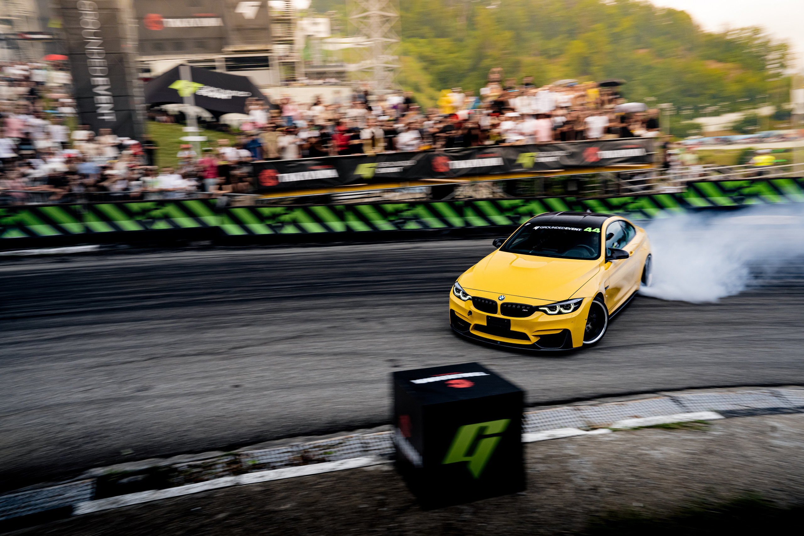 GROUNDED\25. АВТОСПОРТИВНЫЙ ФОТОГРАФ