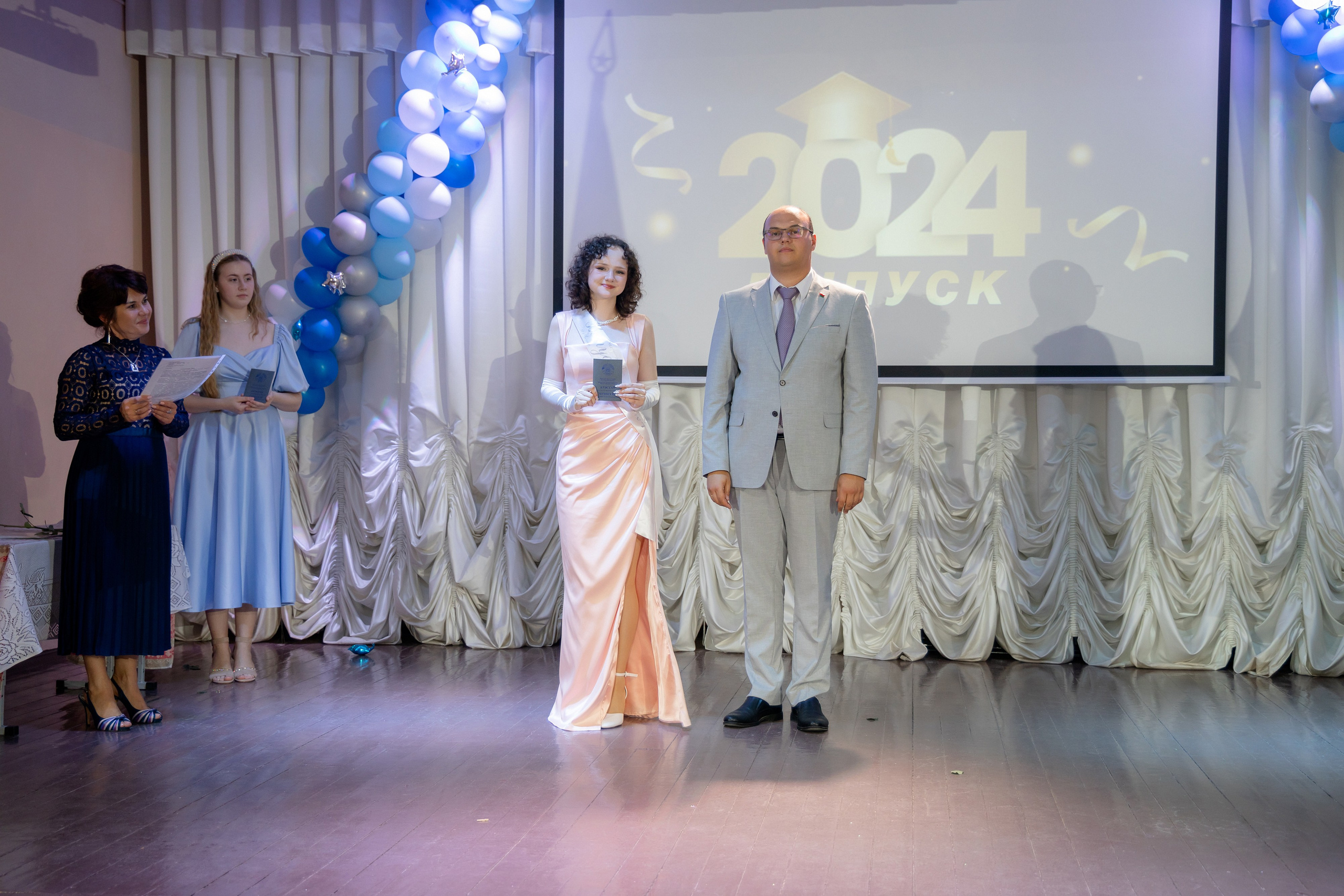 Школьный выпускной 2024 год в Соколе (Минск). Свадебный фотограф в Минске/Беларуси Сергей Спиридонов