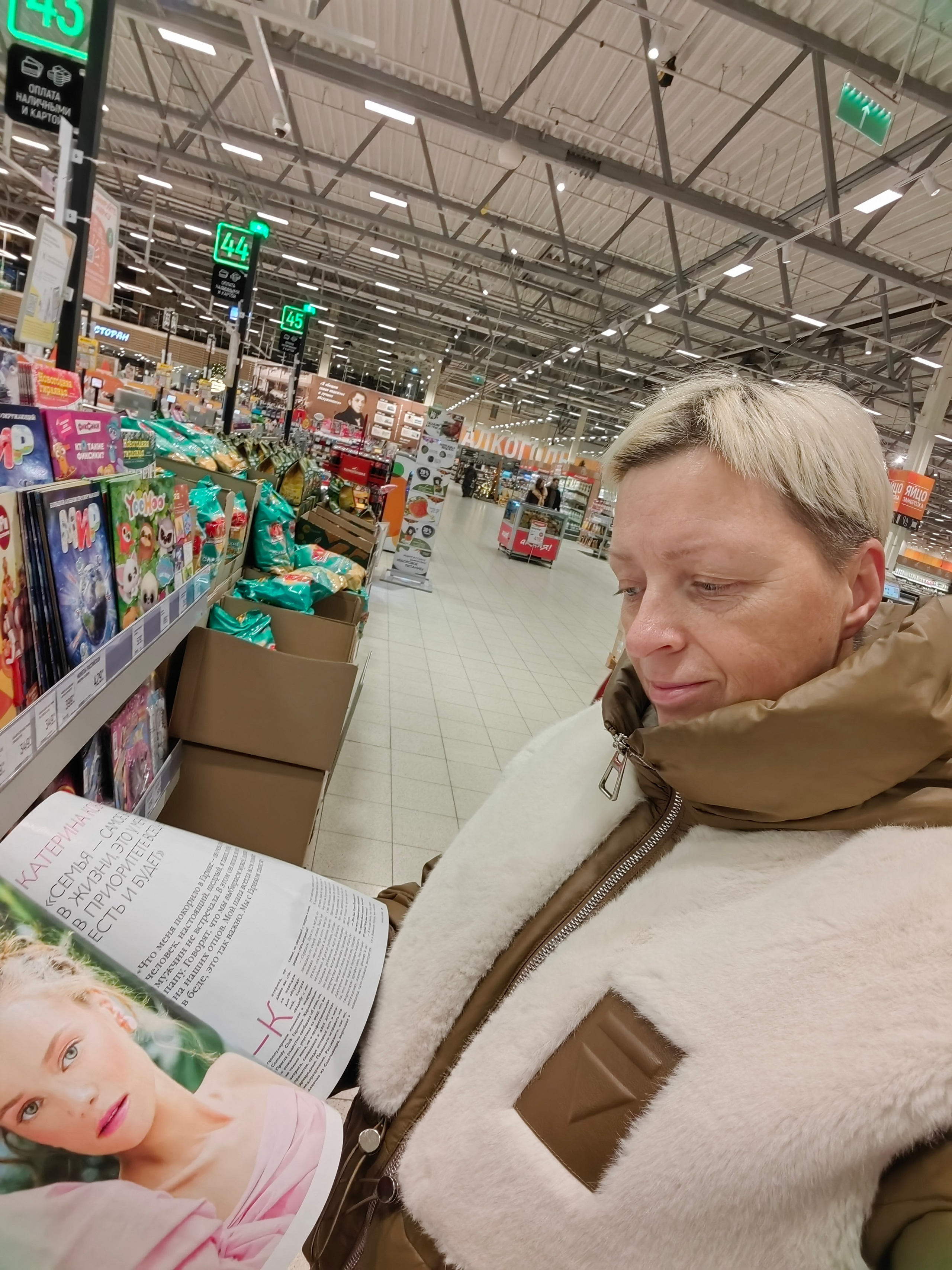 Средний план, с аксессуаром