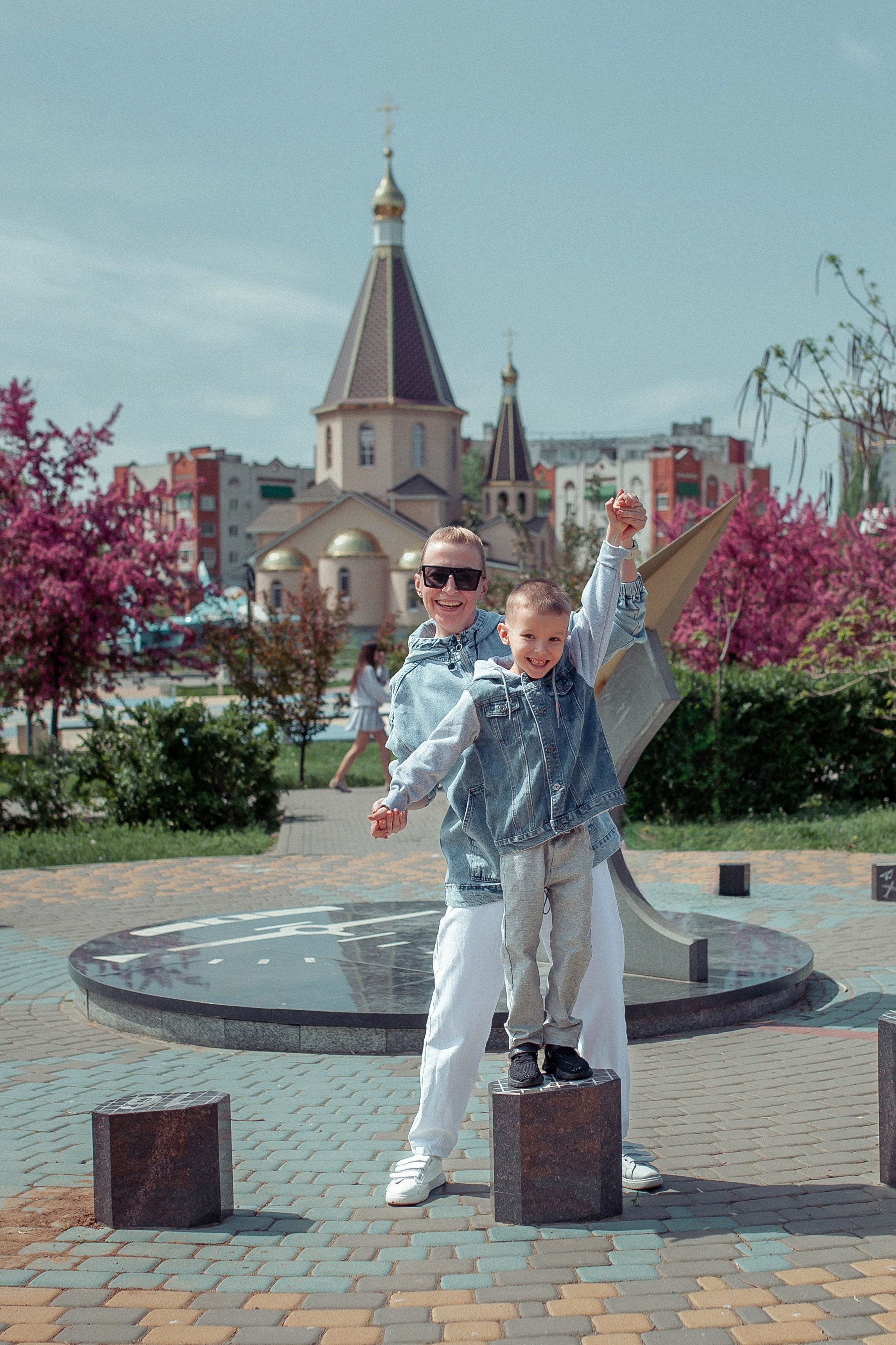 Семья Марии и Антона в весеннем цветении. Фотограф в Волгограде Норченко Светлана