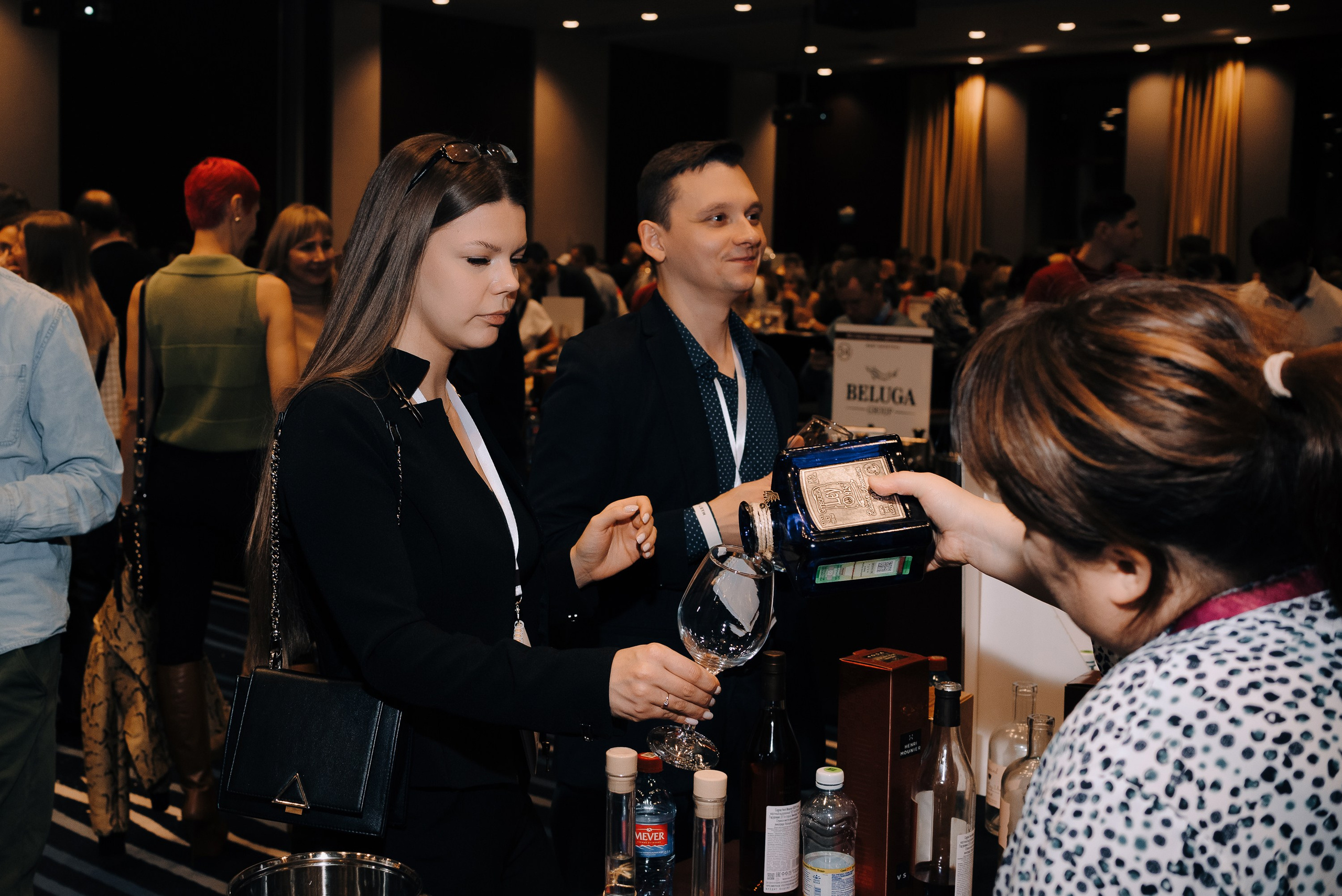 ФЕСТИВАЛЬ ВИНА И КРЕПКИХ НАПИТКОВ МАВТ-ВИНОТЕКА. Репортажный фотограф Зуев Роман г. Челябинск