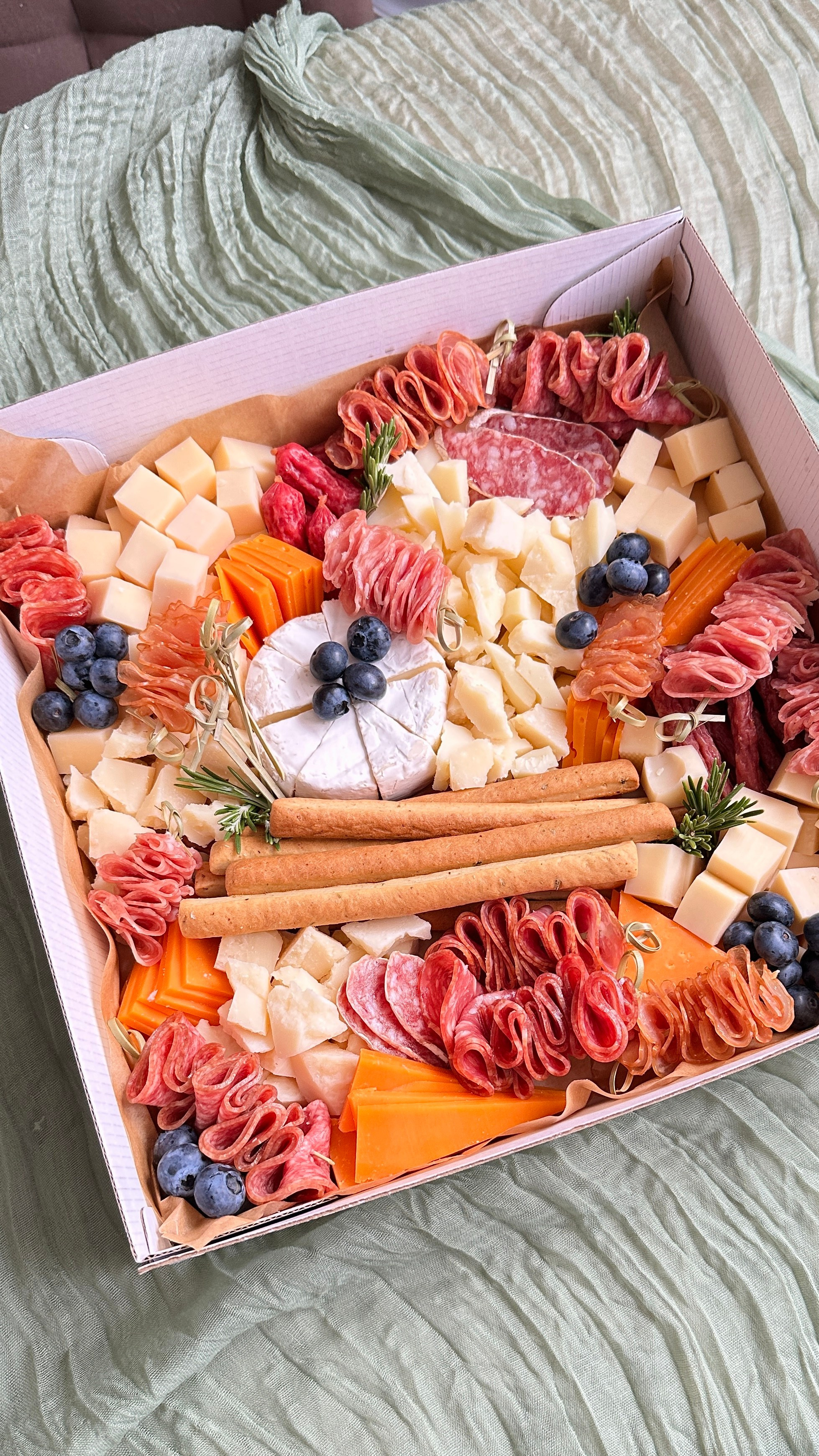 ГастроБоксы. Выездной кейтеринг, съедобные букеты, торты и сладости на заказ