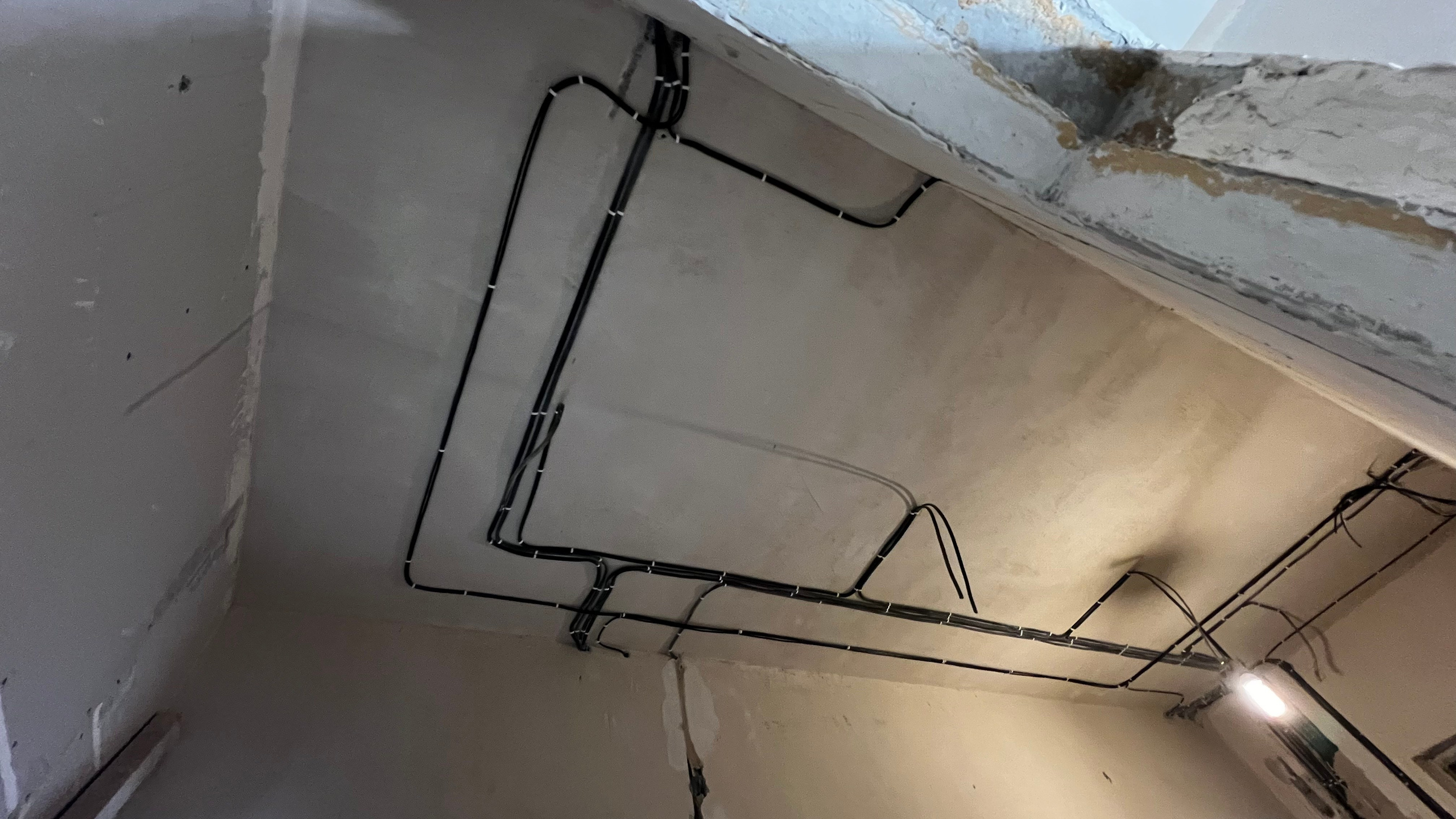 Выполнение электромонтажных работ в квартире площадью 80 кв. м. IlluminaSPB — Ваш надежный партнёр в мире электричества