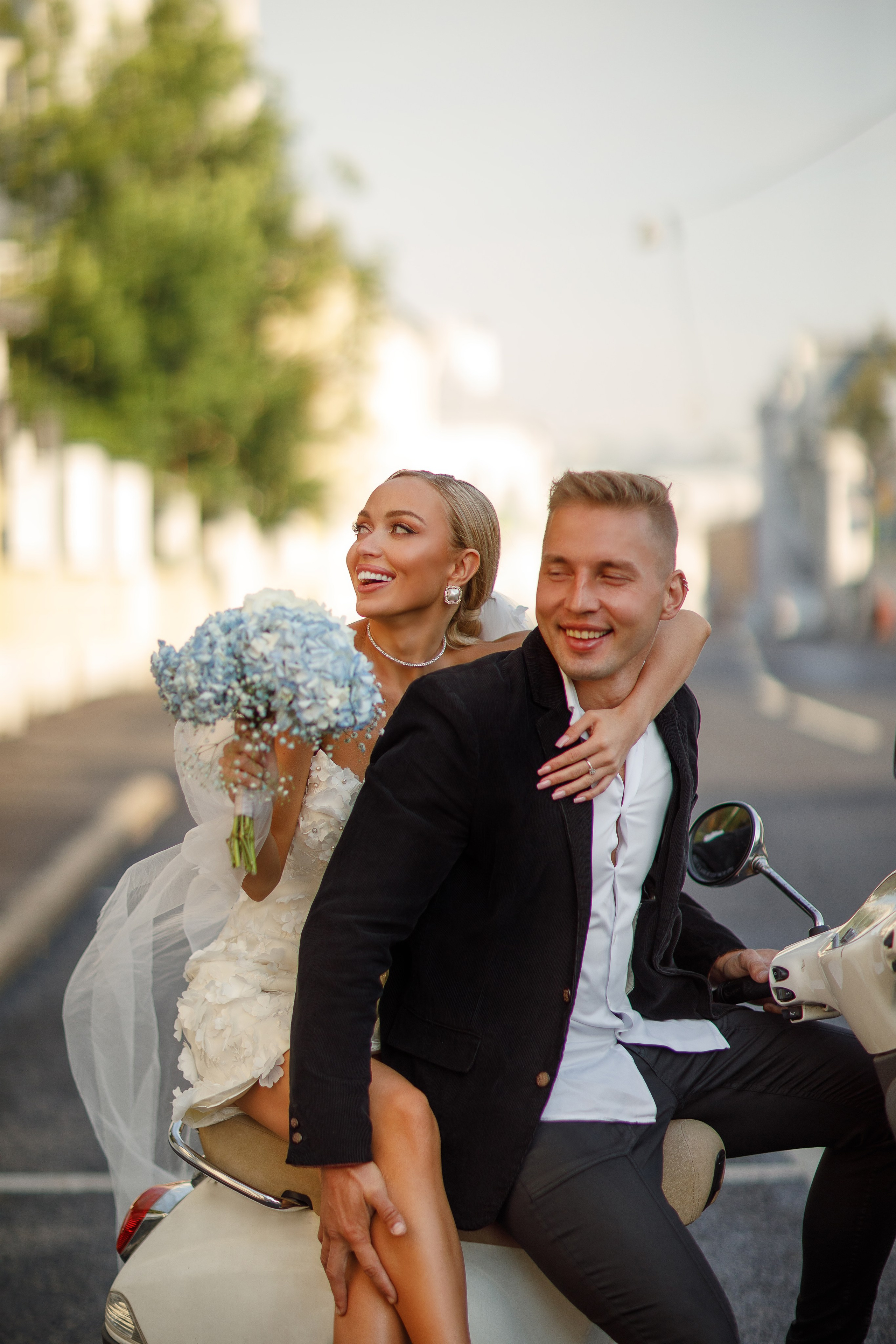 На мопеде Даша и Леша. Марковкина КрисТина