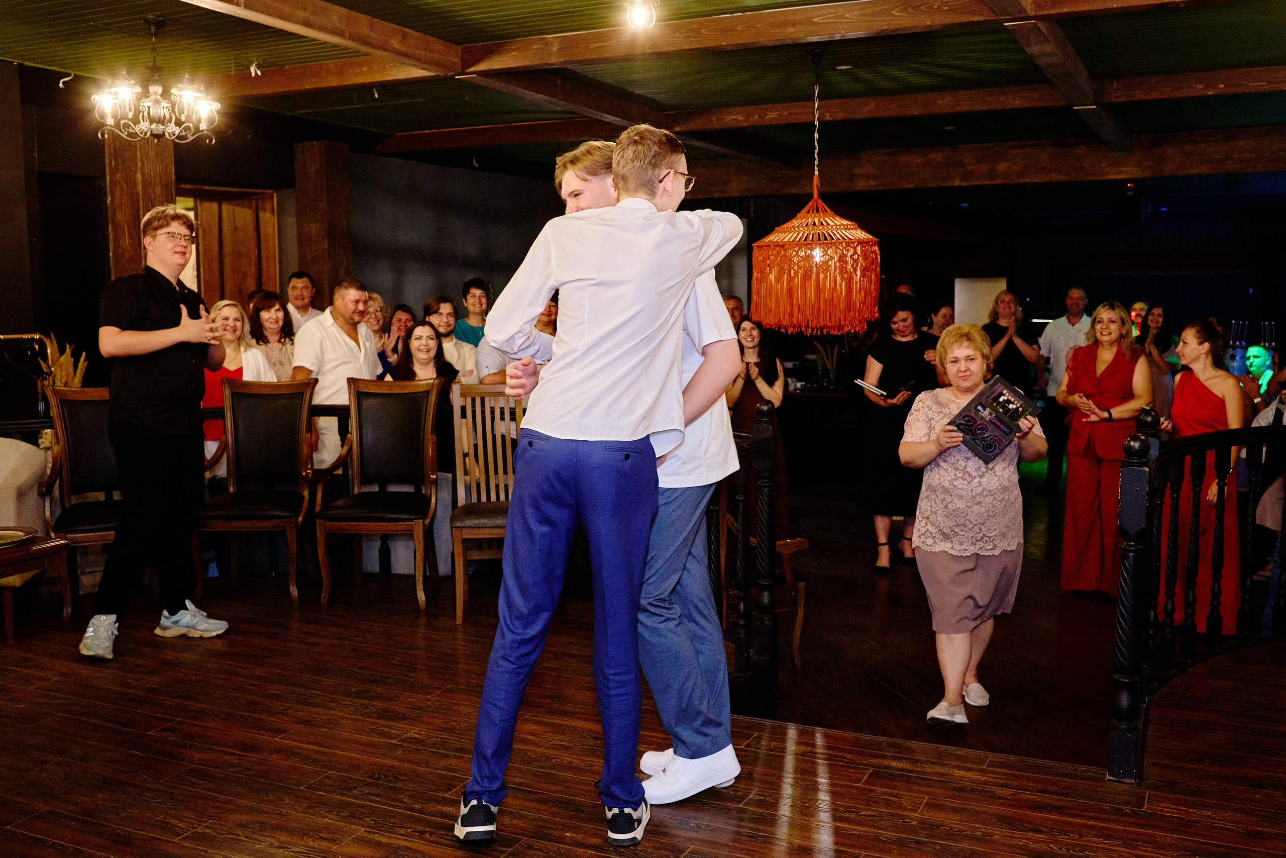 Выпускной 35 Сош. Фотограф Выпускные альбомы Таганрог Сергей Коробченко