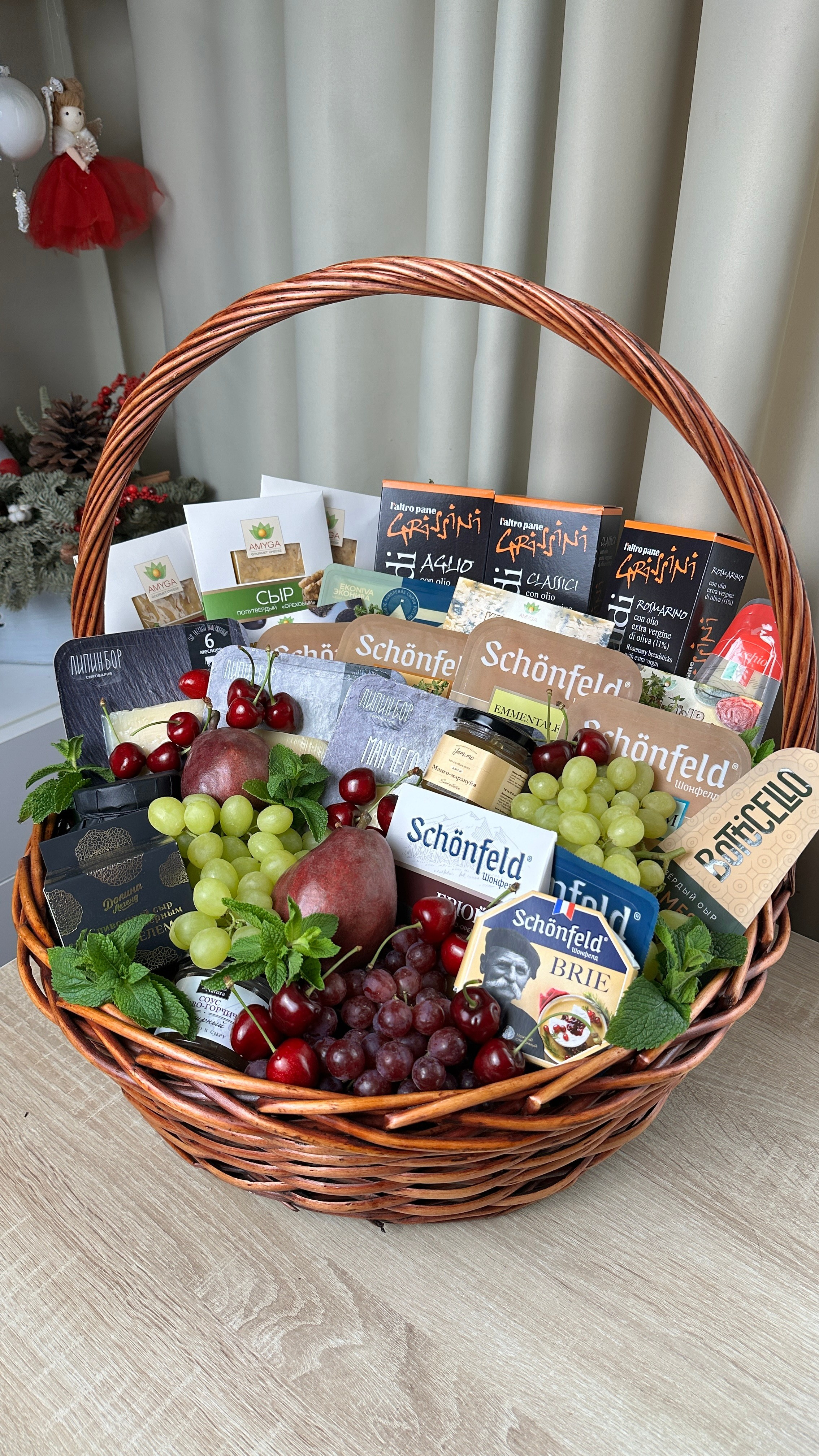 Корзины. Выездной кейтеринг, съедобные букеты, торты и сладости на заказ