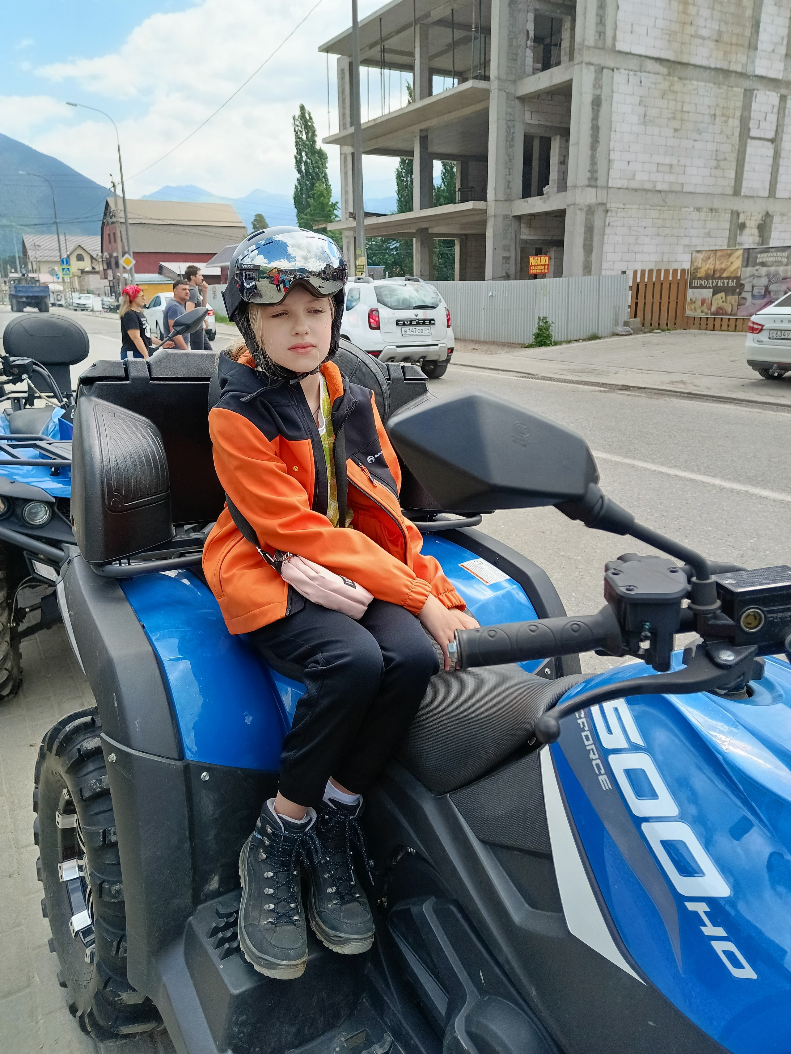 Эльбрус 2023 Маша Саша Дима. Заставка