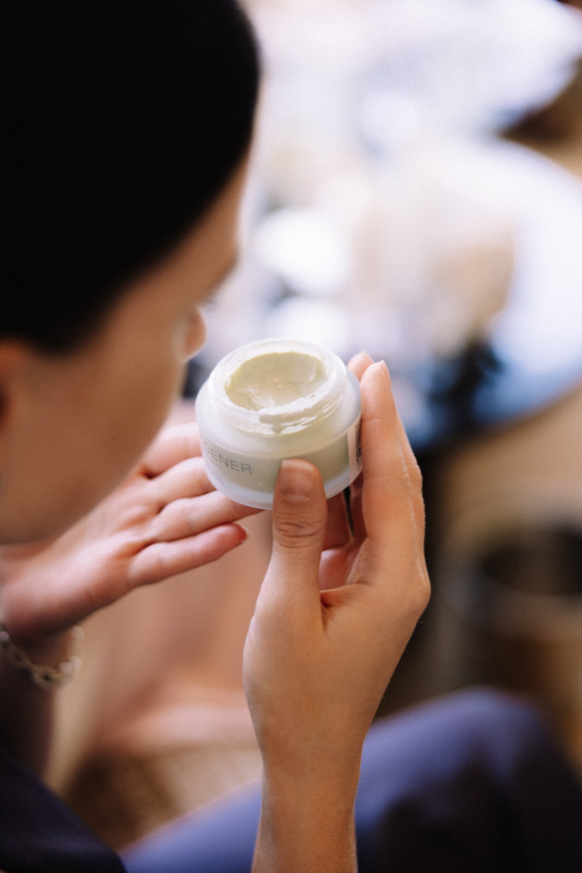 Бьюти-репортаж: процесс использования премиального ухода в СПА-центре.