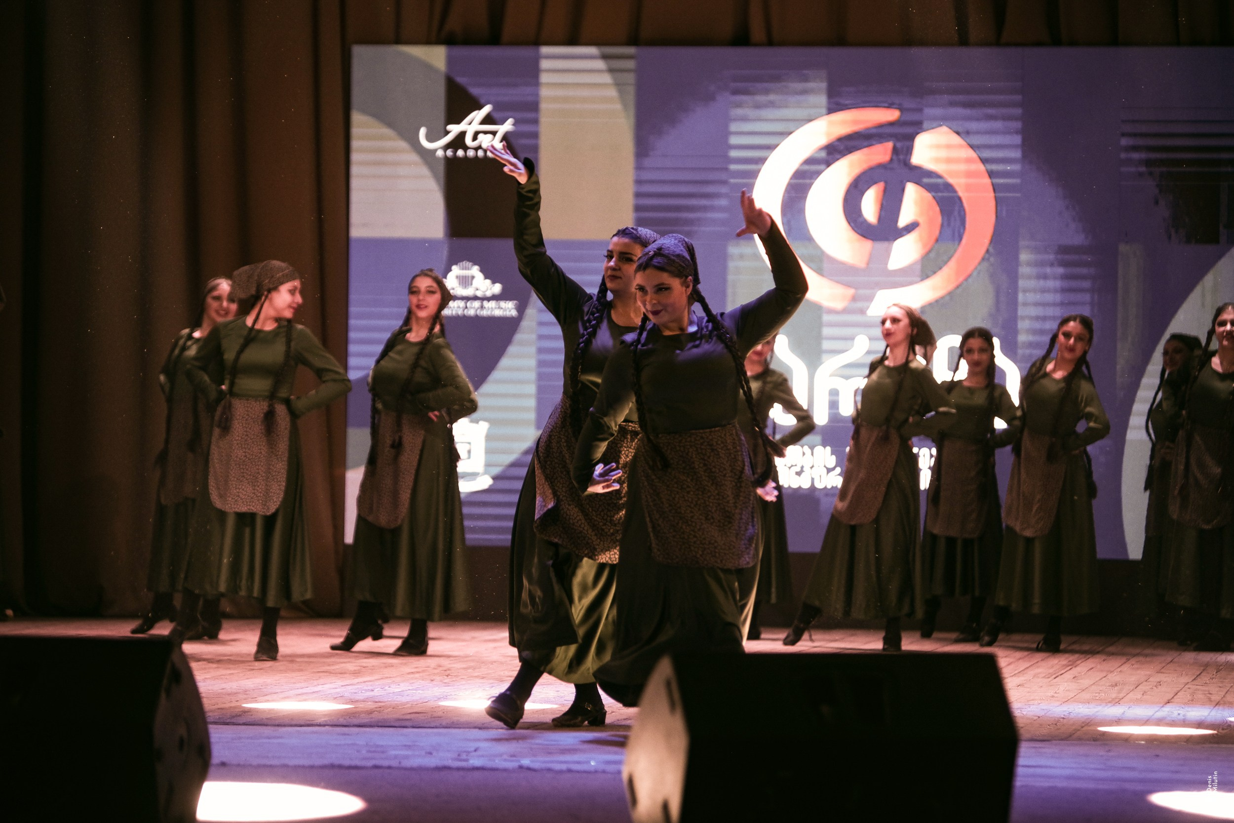 Танцы в Хоби. Портретный фотограф Денис Милютин