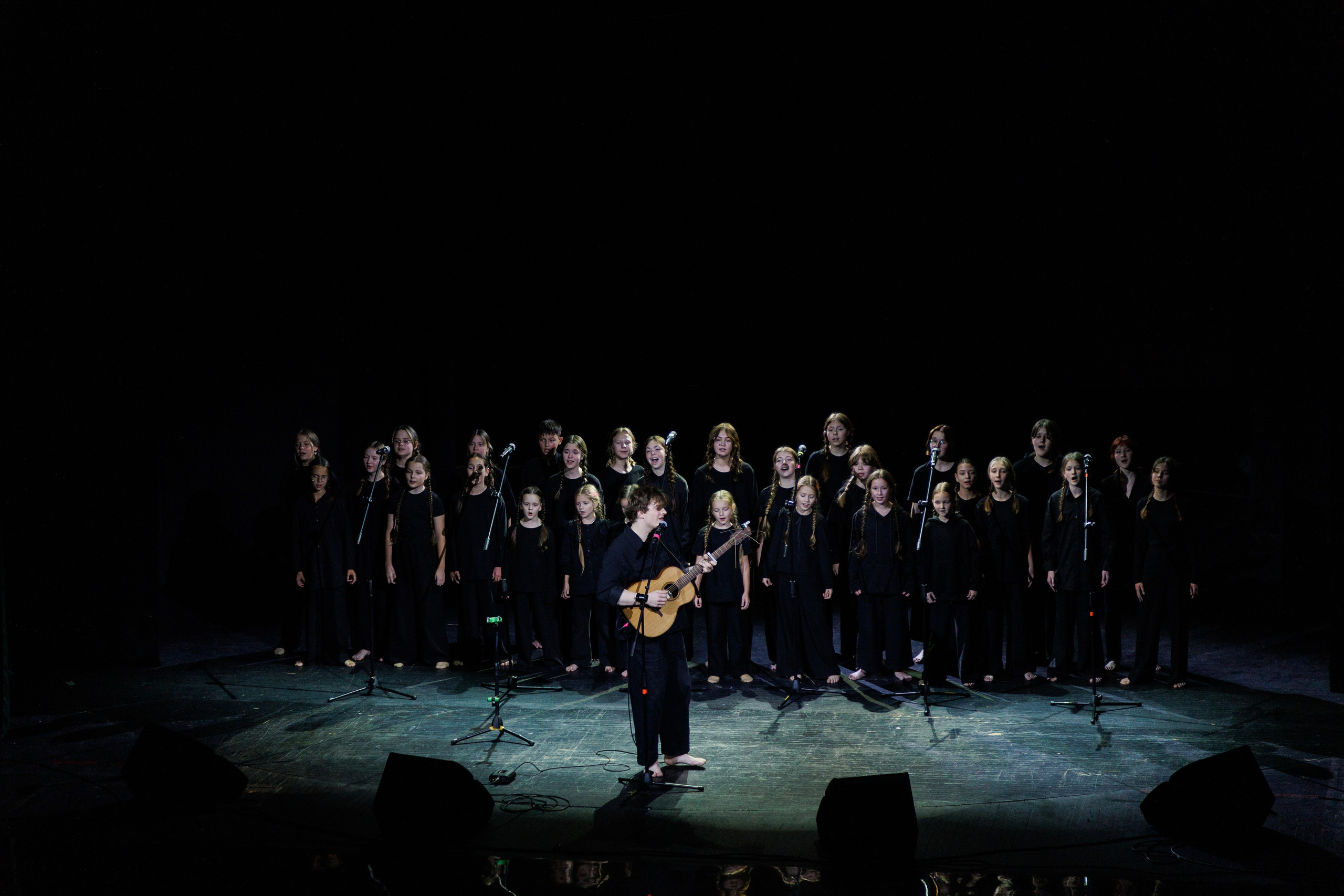 Выксунская премьера «Громко и Честно. Бонд с кнопкой». Фотограф городских и семейных событий Артем Карпухин