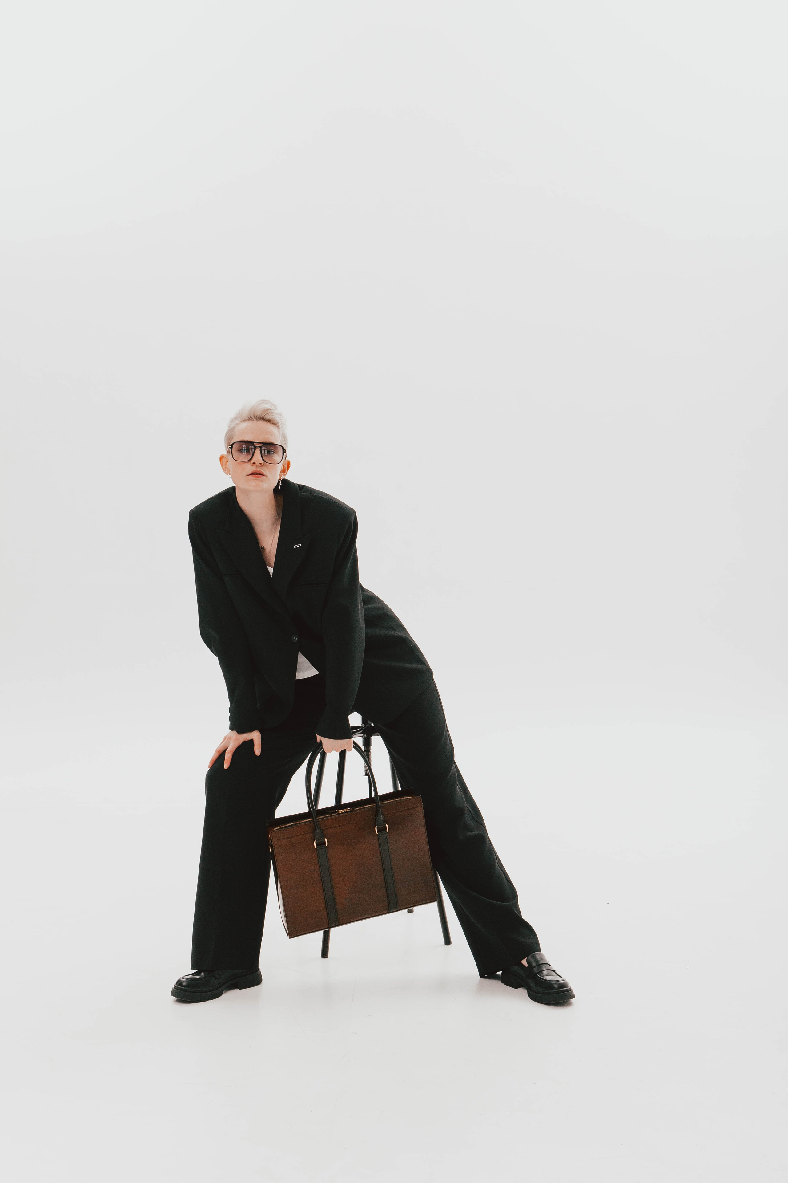 Анна Гречаная и изделие Дана Настаса 💼. Фотограф Ольга Крукле