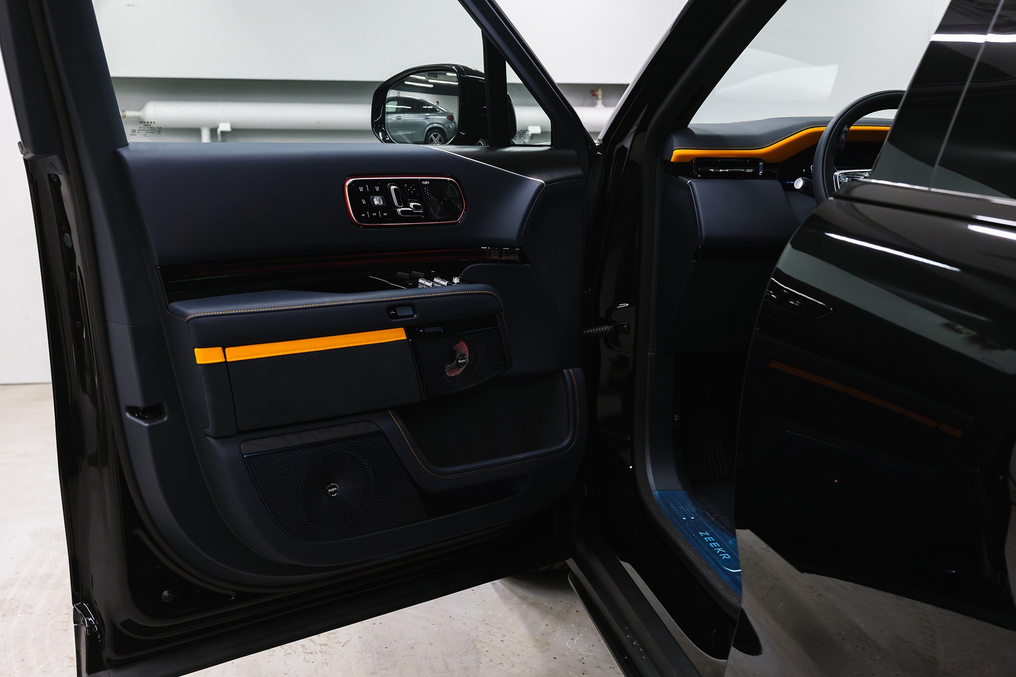 Zeekr 9X 2.0hyb 4WD AT (1401 л. с.) 2025 + фаркоп. Автосалон «Х-Авто»