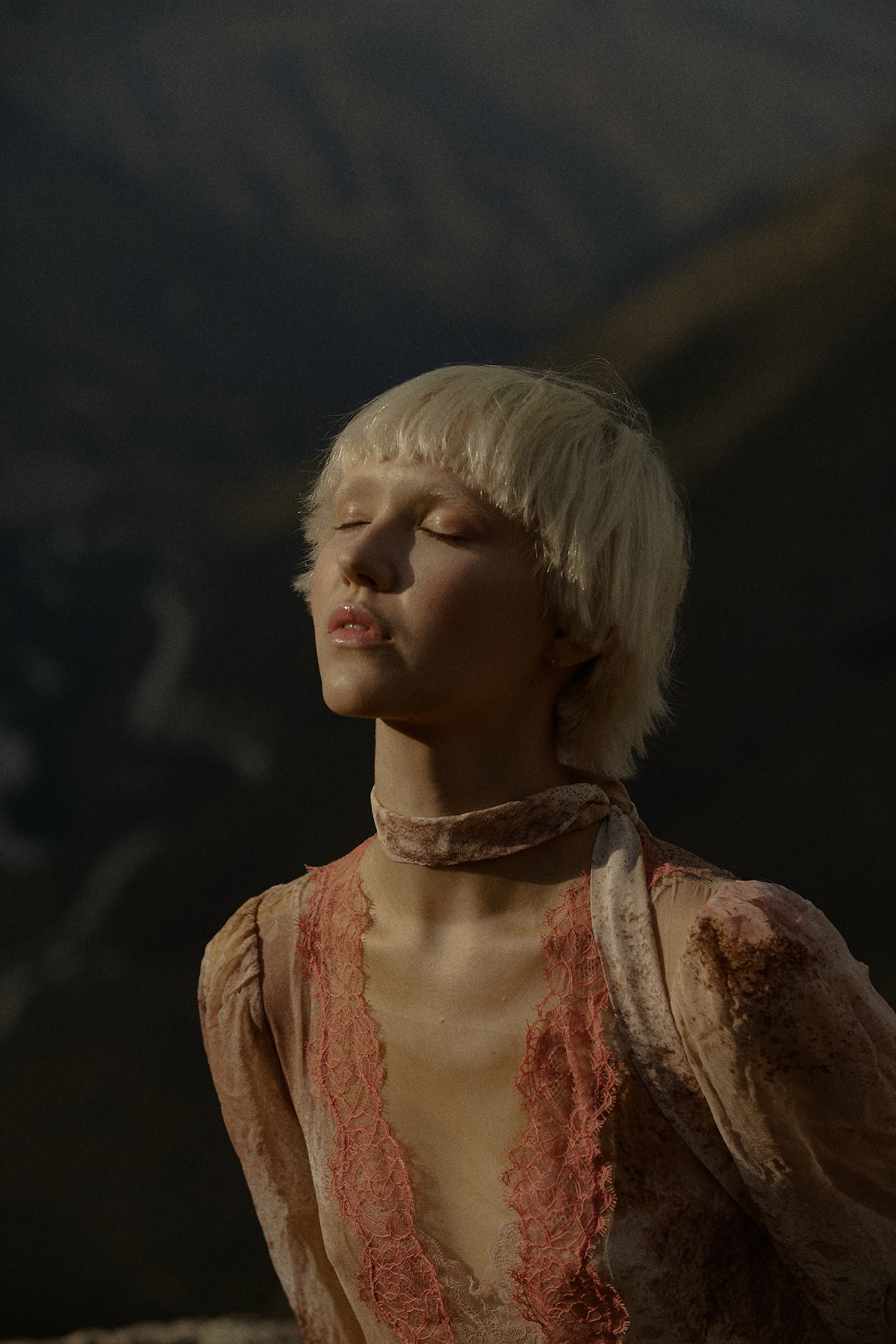 Фотосессия в платье в горах Кабардино-Балкарии. Фотограф Продюсер в горах КБР / Москва  Нальчик Горы