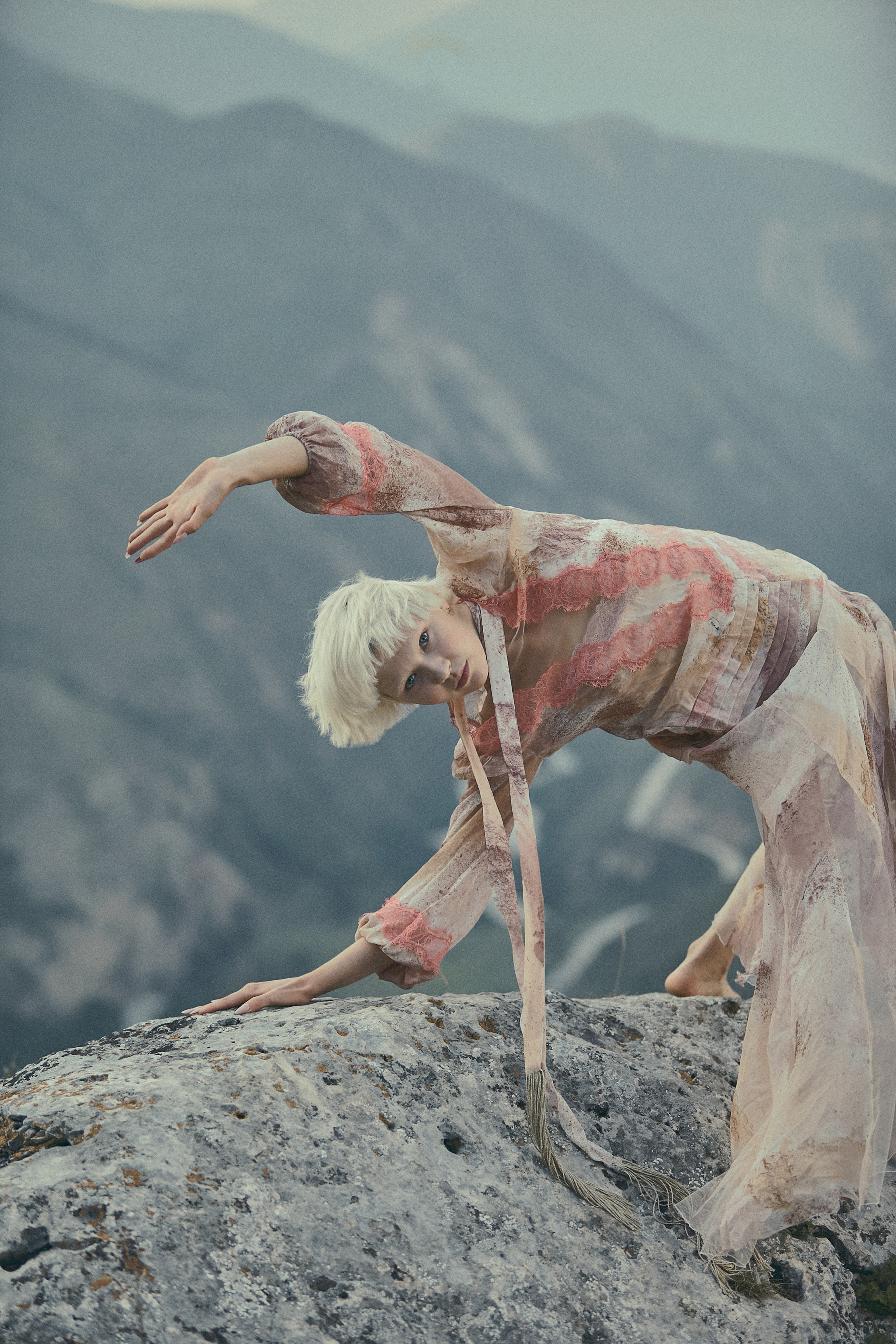 Фотосессия в платье в горах Кабардино-Балкарии. Фотограф Продюсер в горах КБР / Москва  Нальчик Горы