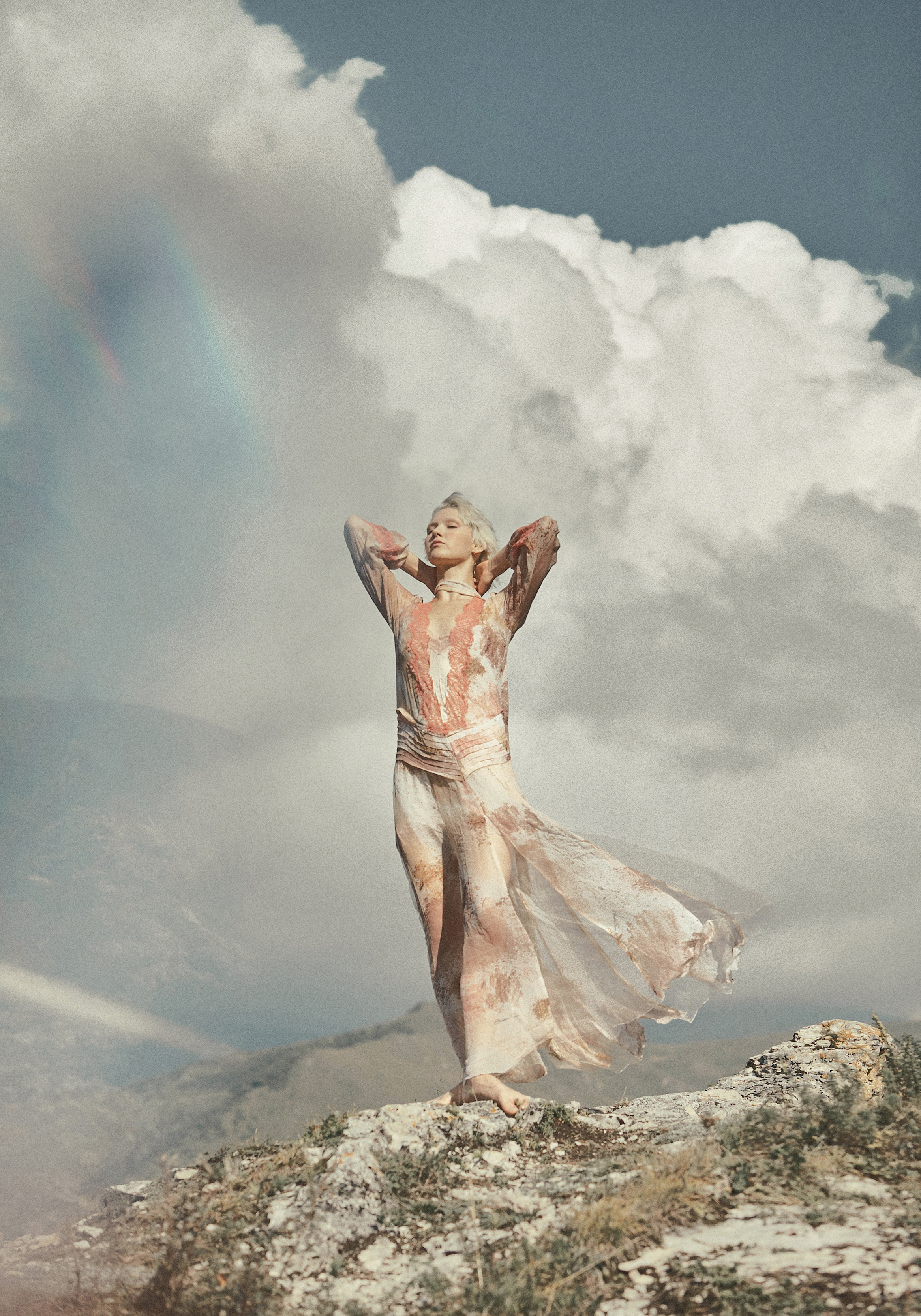 Фотосессия в платье в горах Кабардино-Балкарии. Фотограф Продюсер в горах КБР / Москва  Нальчик Горы