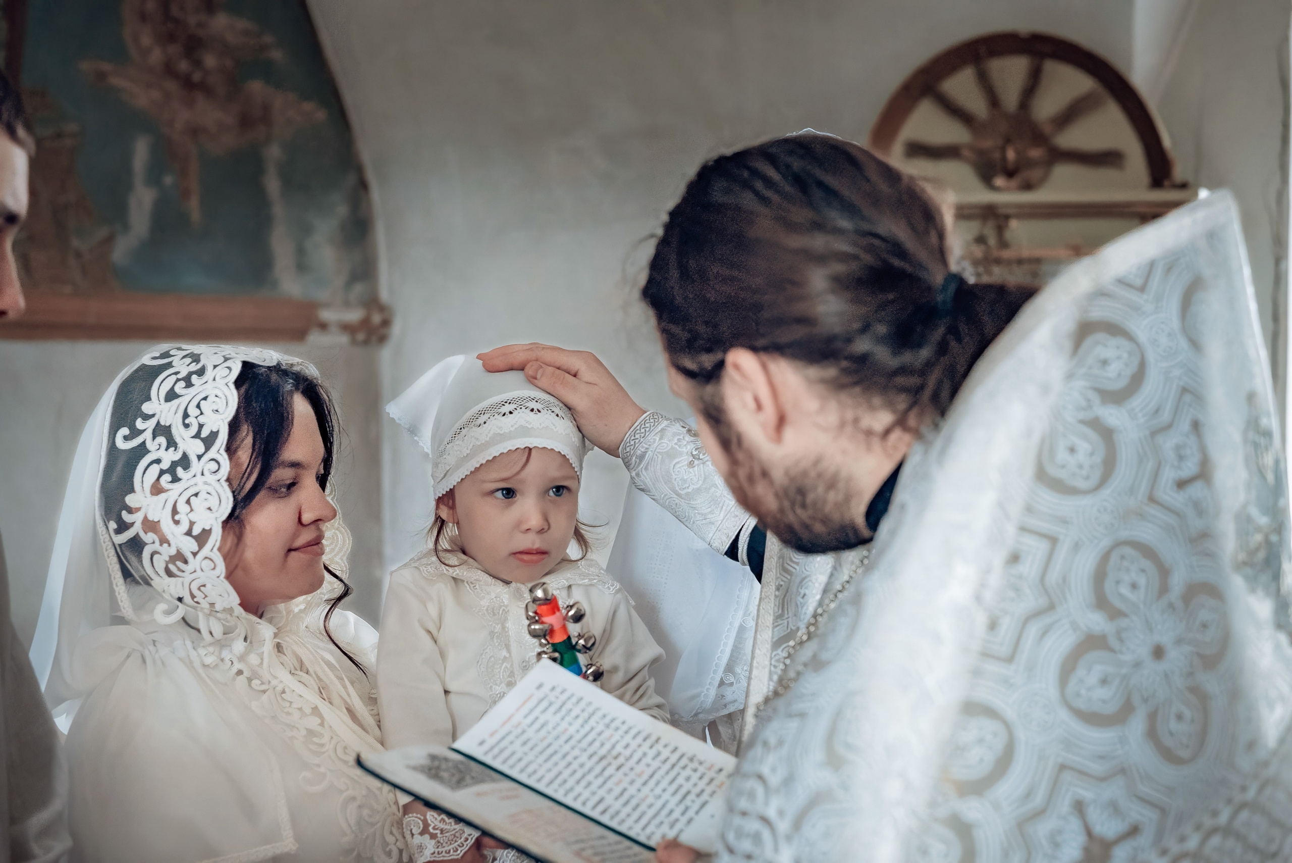 Крещение Машеньки в Свято-Троицком соборе Емельяново. Фотографы крещения/венчания  Красноярск Татьяна и Вячеслав Переваловы
