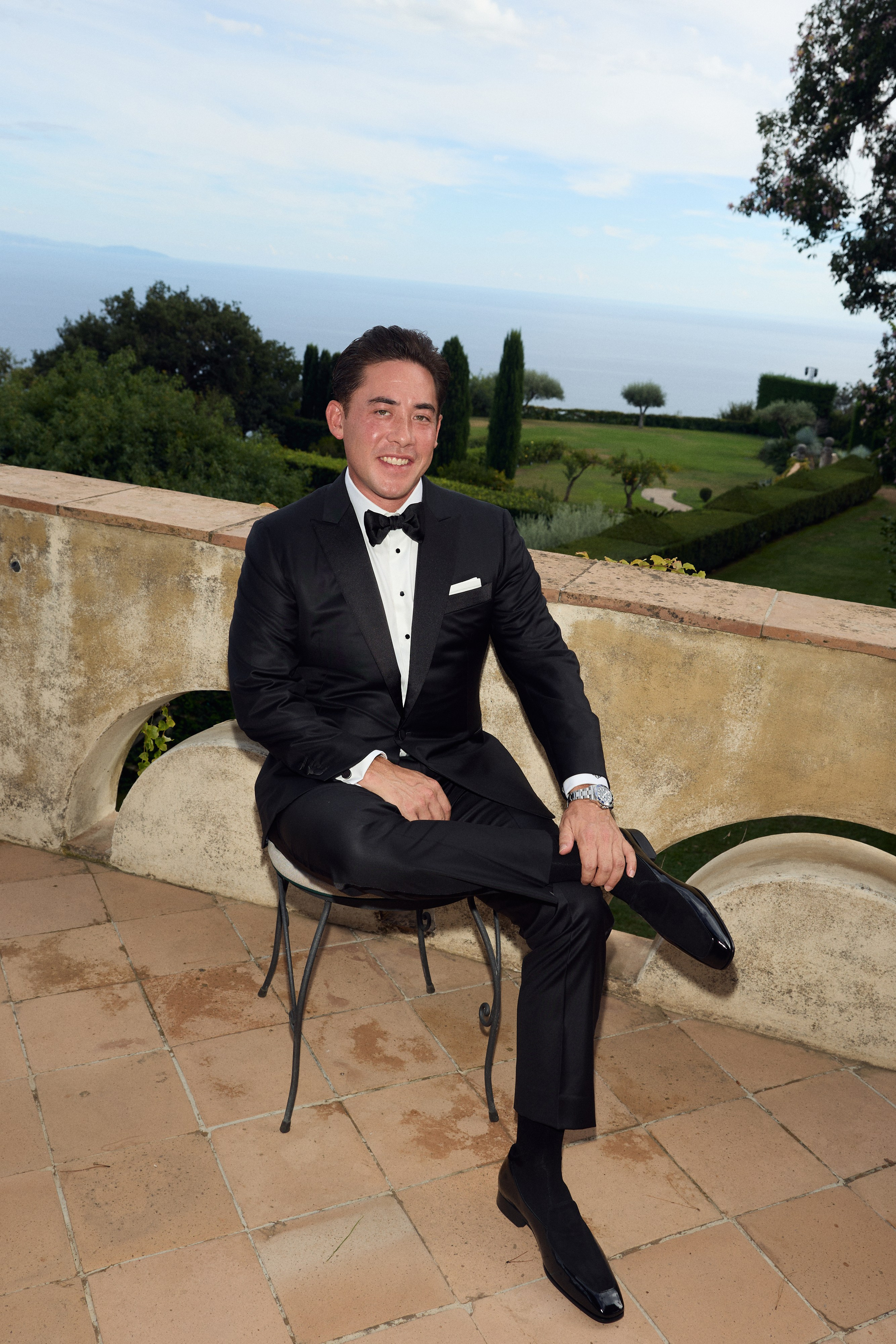 Groom seated on a terrace at Villa Cimbrone