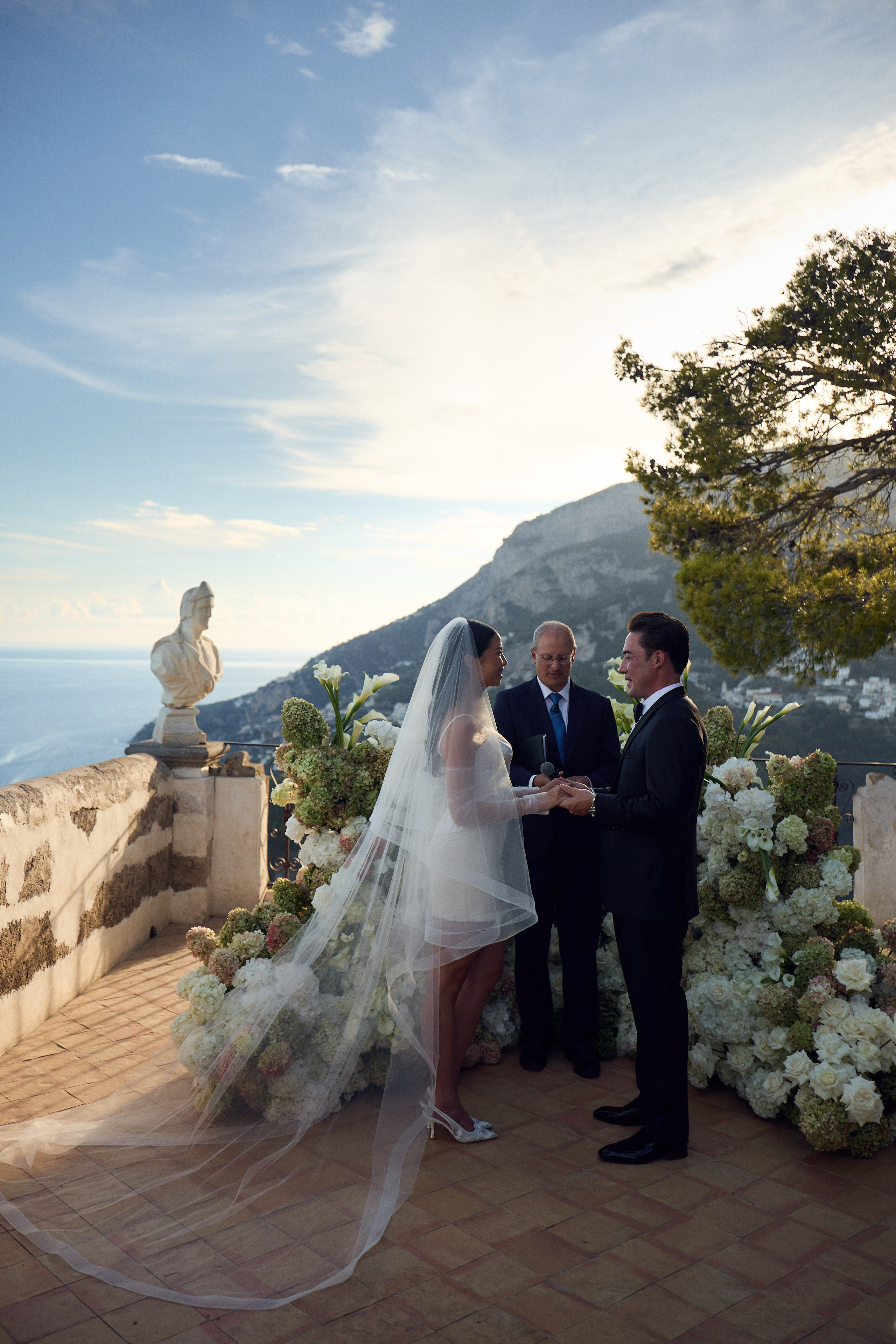 Couple exchanging vows on the Terrace of Infinity at Villa Cimbrone