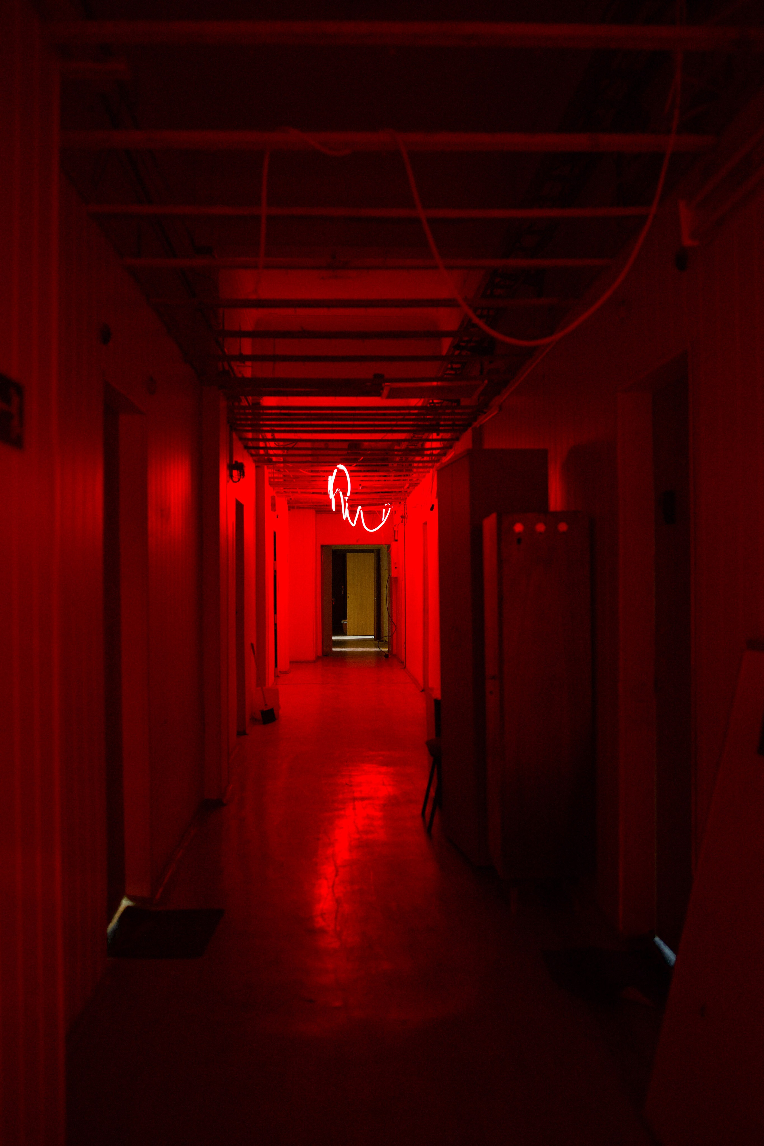 Коридор (3 этаж). Кино в НИИ СНЕГИРИ (Very Strong Place) — Москва