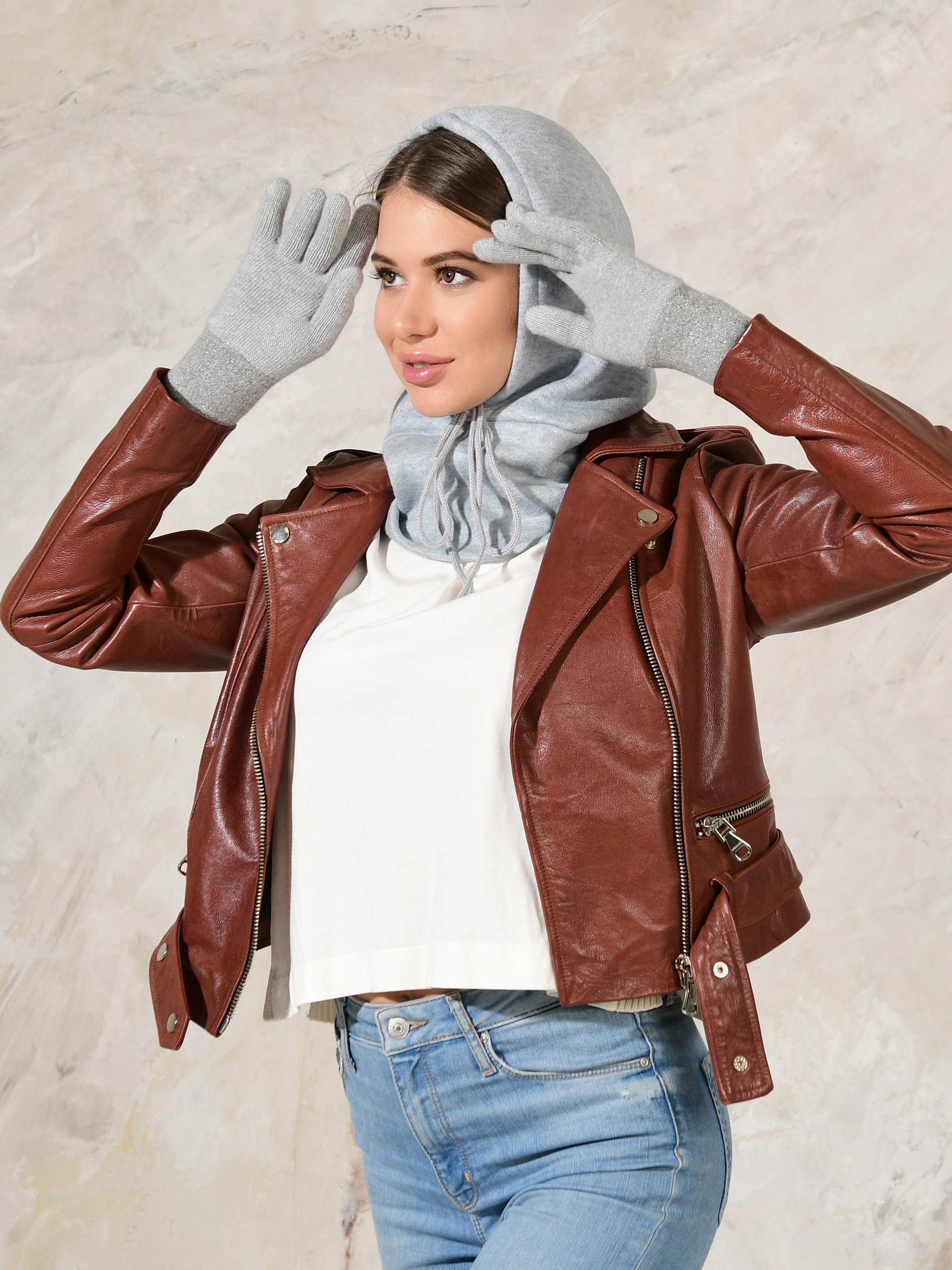 Съёмка перчаток, варежек и руковичек. Предметная фотосъемка для маркетплейсов в Москве. Предметный фотограф Дмитрий Дрогунов