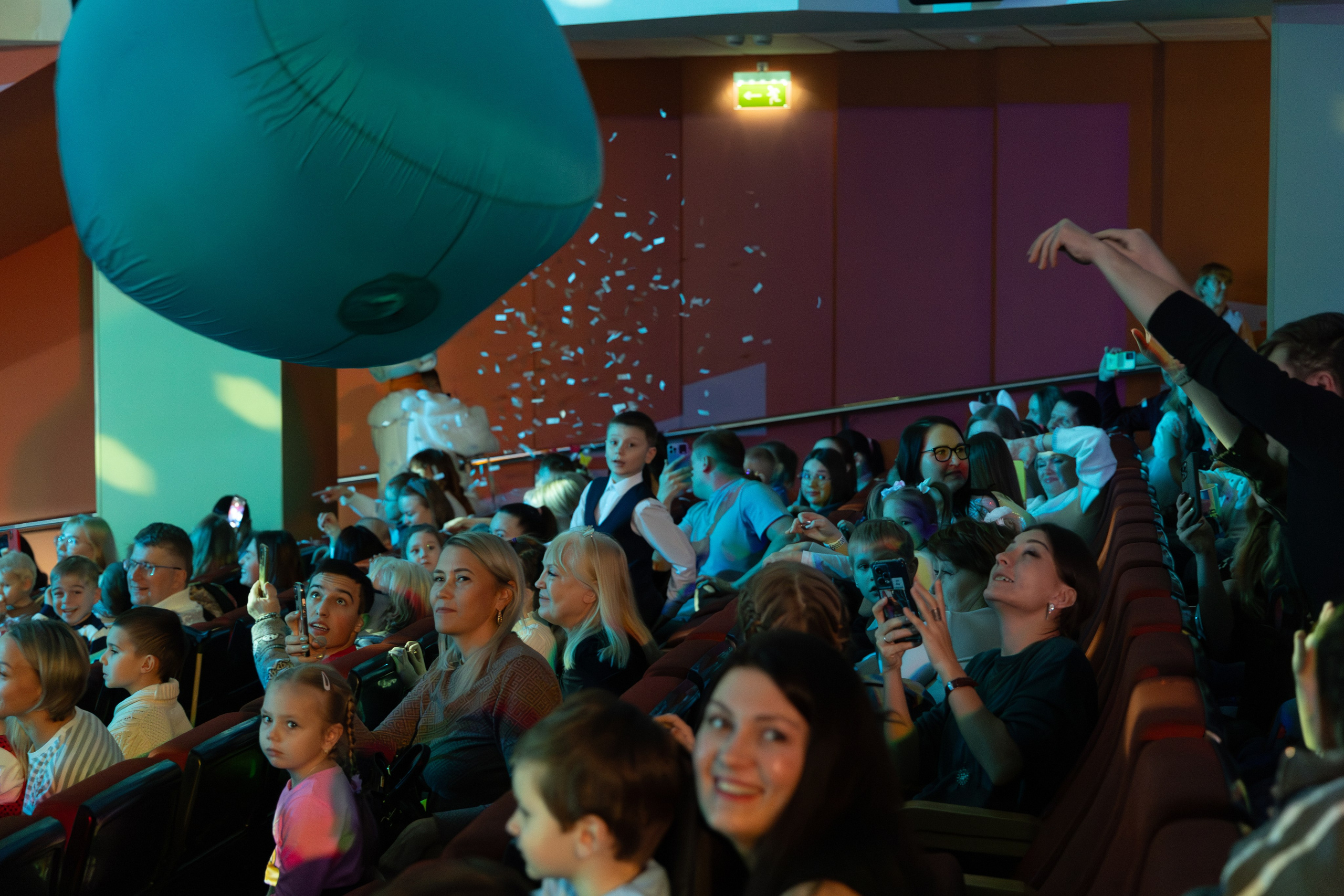 Ёлка телеканала МУЛЬТ в ККТ Космос. Семейный и репортажный фотограф Наташа Давыдова