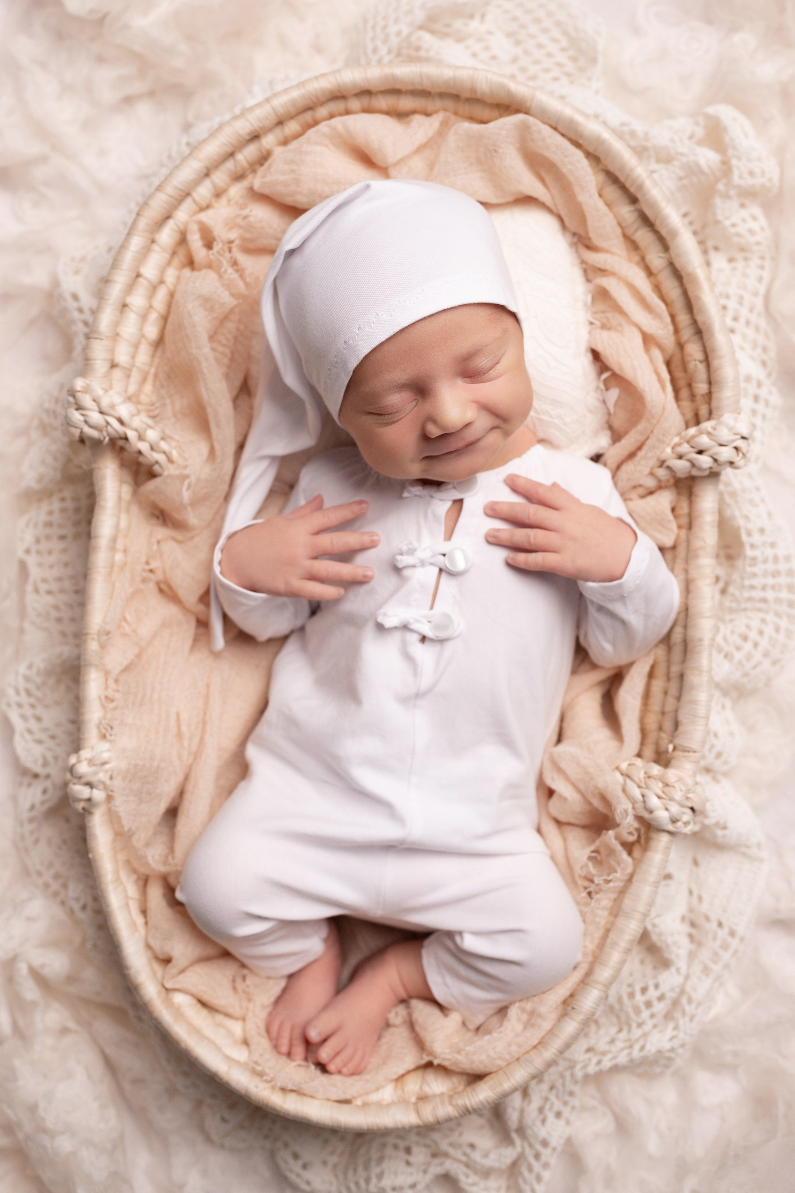 Натуральный стиль newborn. Фотограф новорождённых Анапа Елена Кушнарь