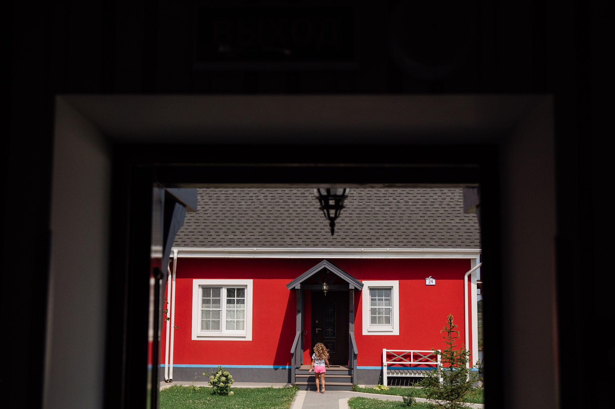 RED. Wedding photographer in Europe