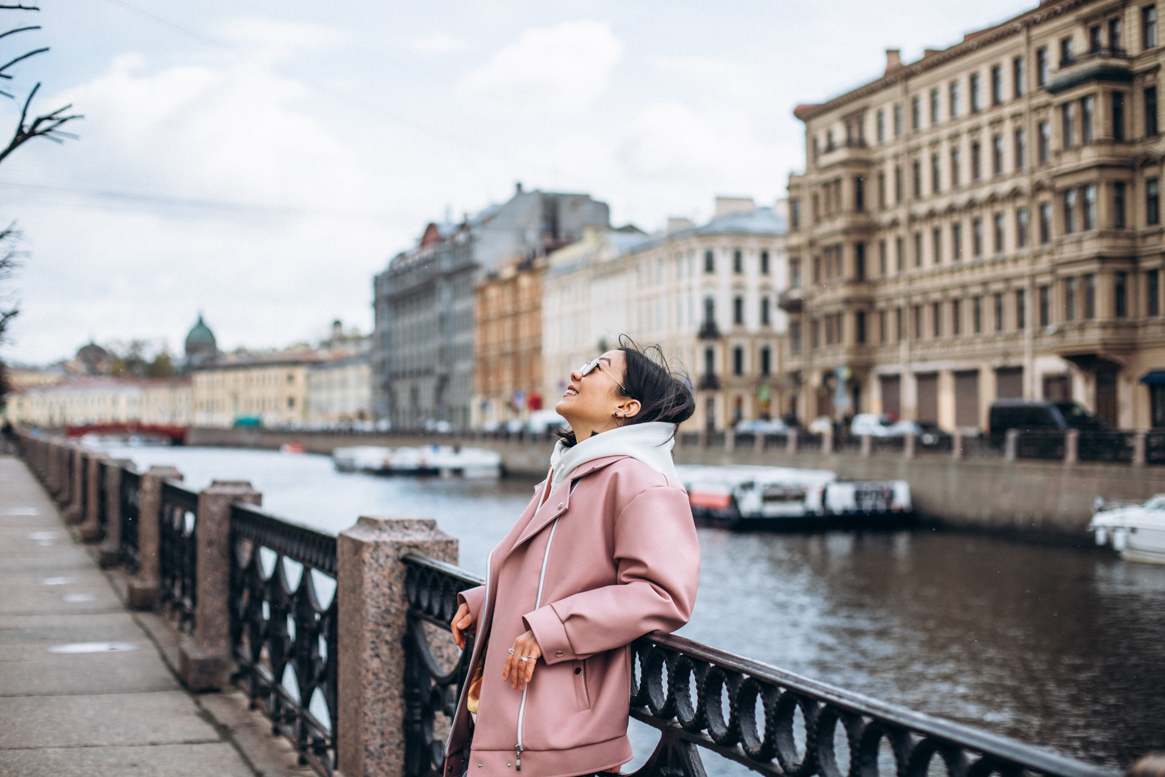 Максим и Катерина в мае. Фотопрогулка в Петербурге. Индивидуальный и семейный фотограф в Санкт-Петербурге