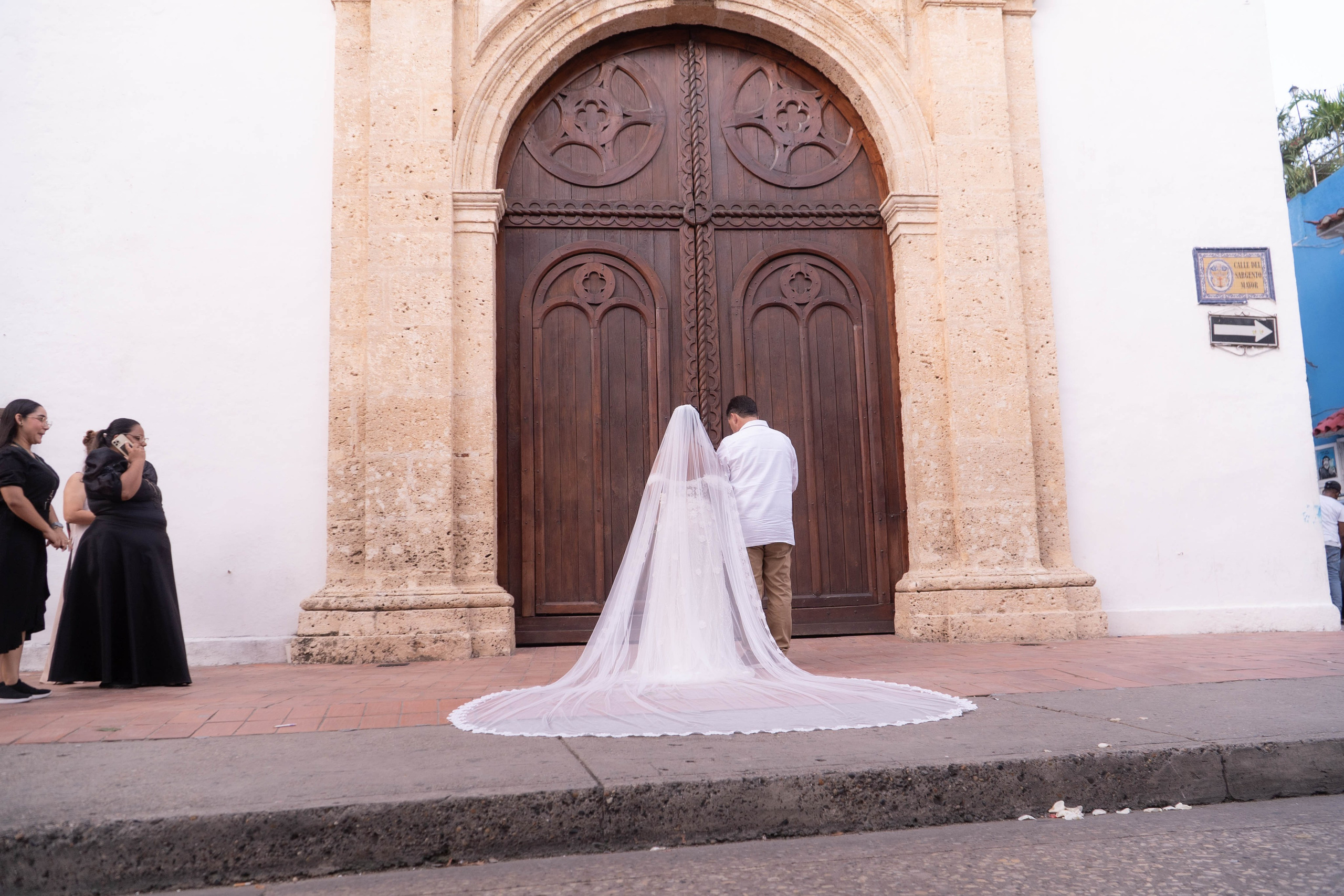 Catalina and Romain. Wedding Photographer in Barcelona and Medellin