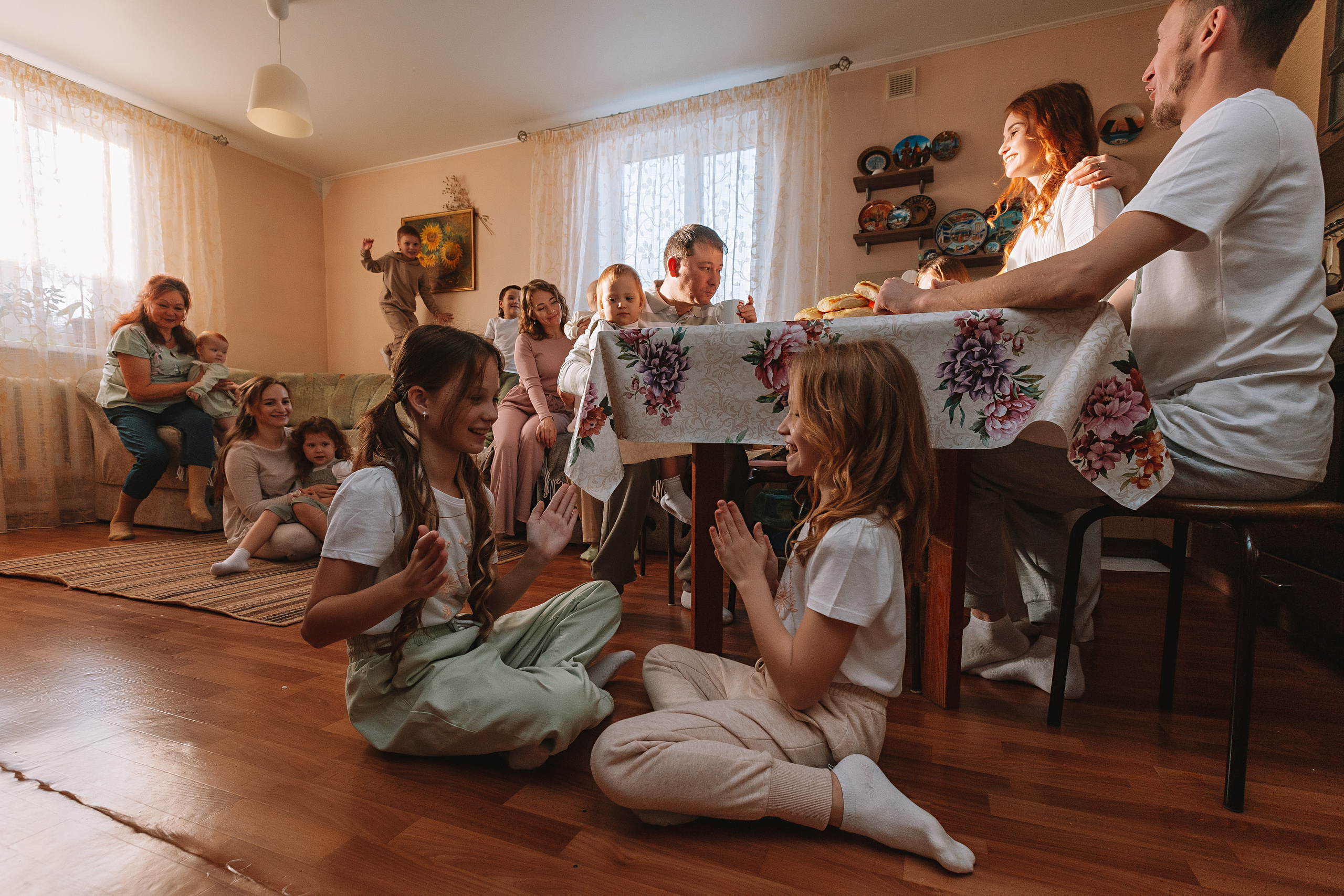 Большая семья (17 человек в частном доме, 2 часа). Семейный фотограф Тюмень, фотограф на роды Салмина Мария