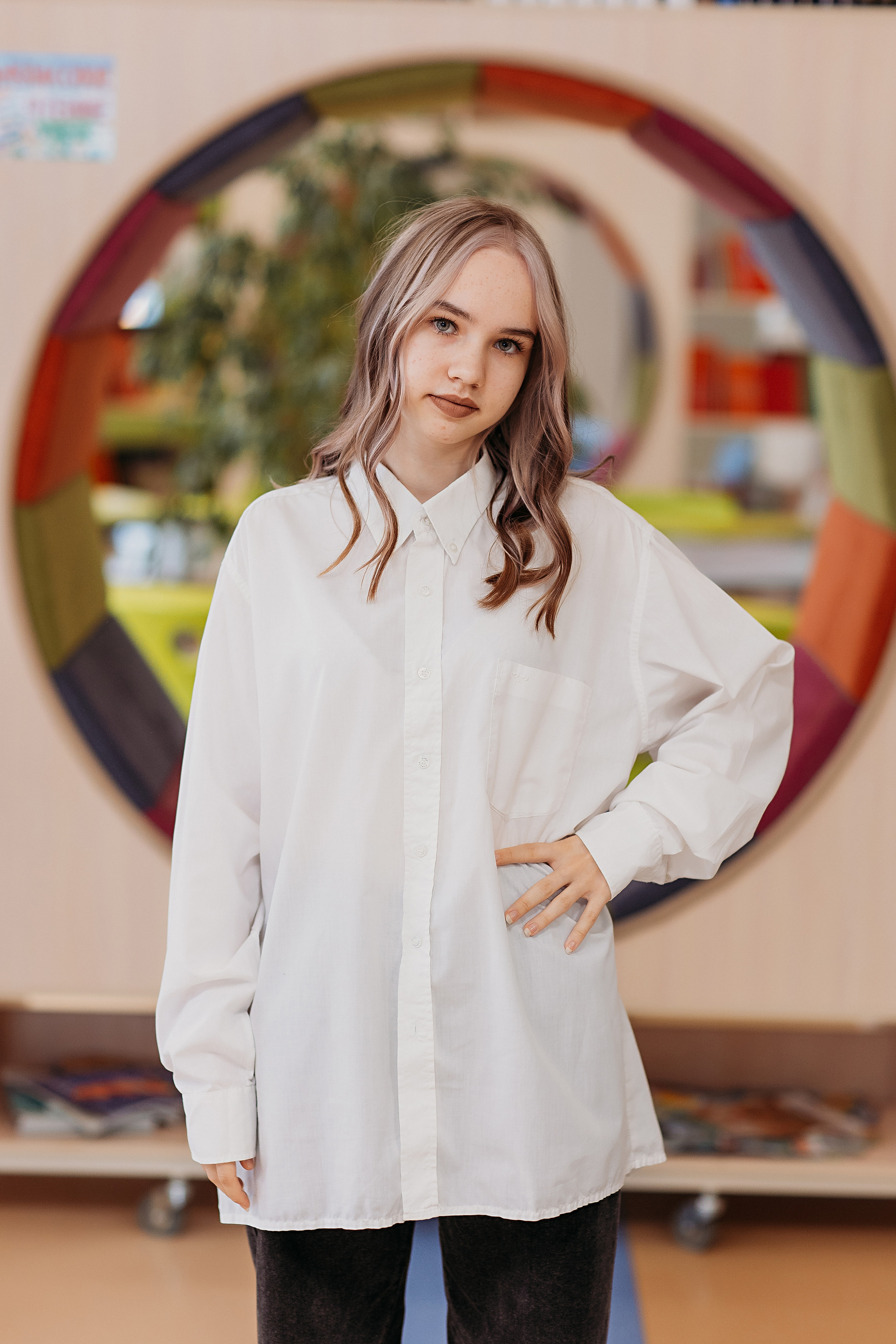 8 класс в библиотеке. Семейный фотограф Тюмень, фотограф на роды Салмина Мария