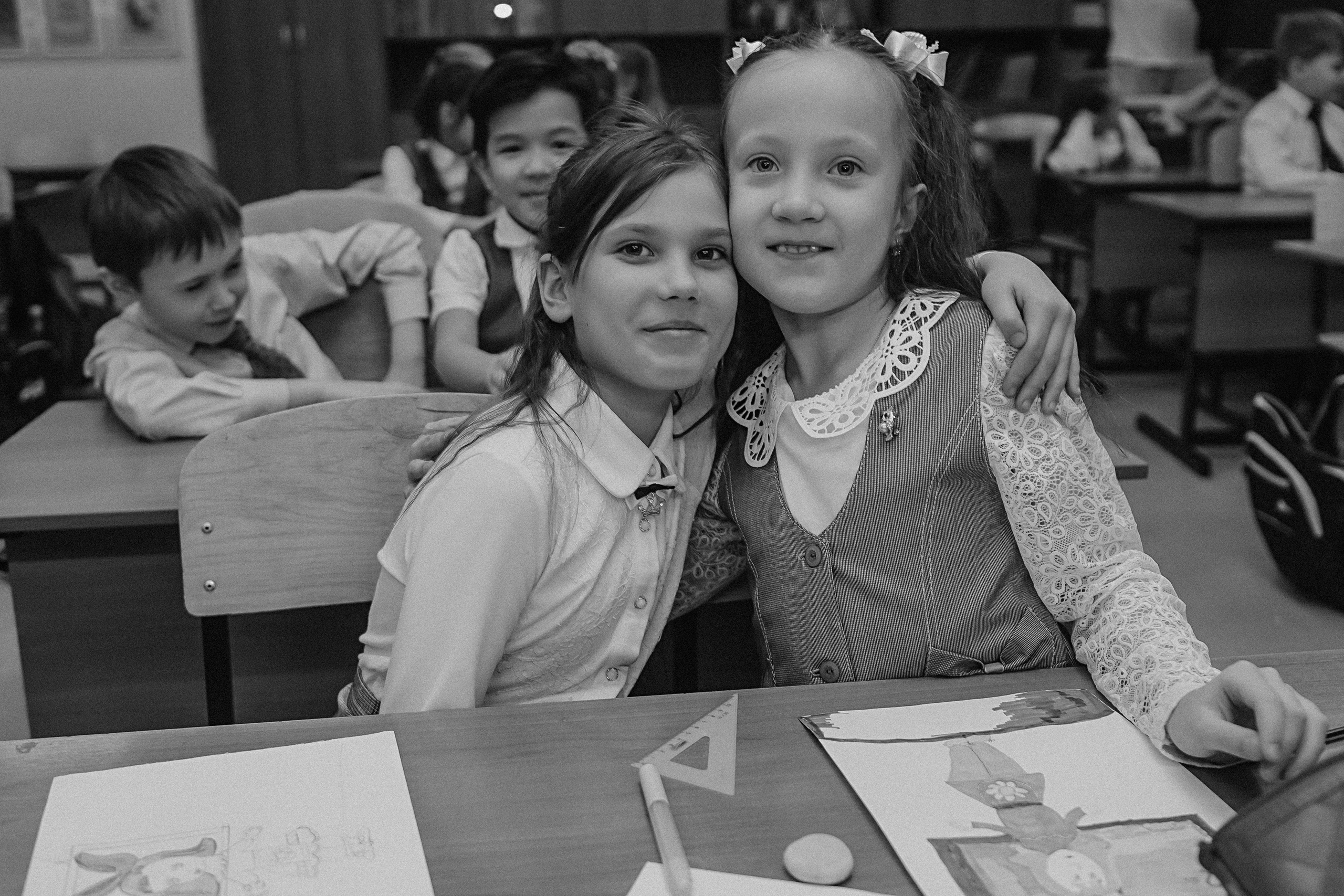 2 класс в школе. Семейный фотограф Тюмень, фотограф на роды Салмина Мария