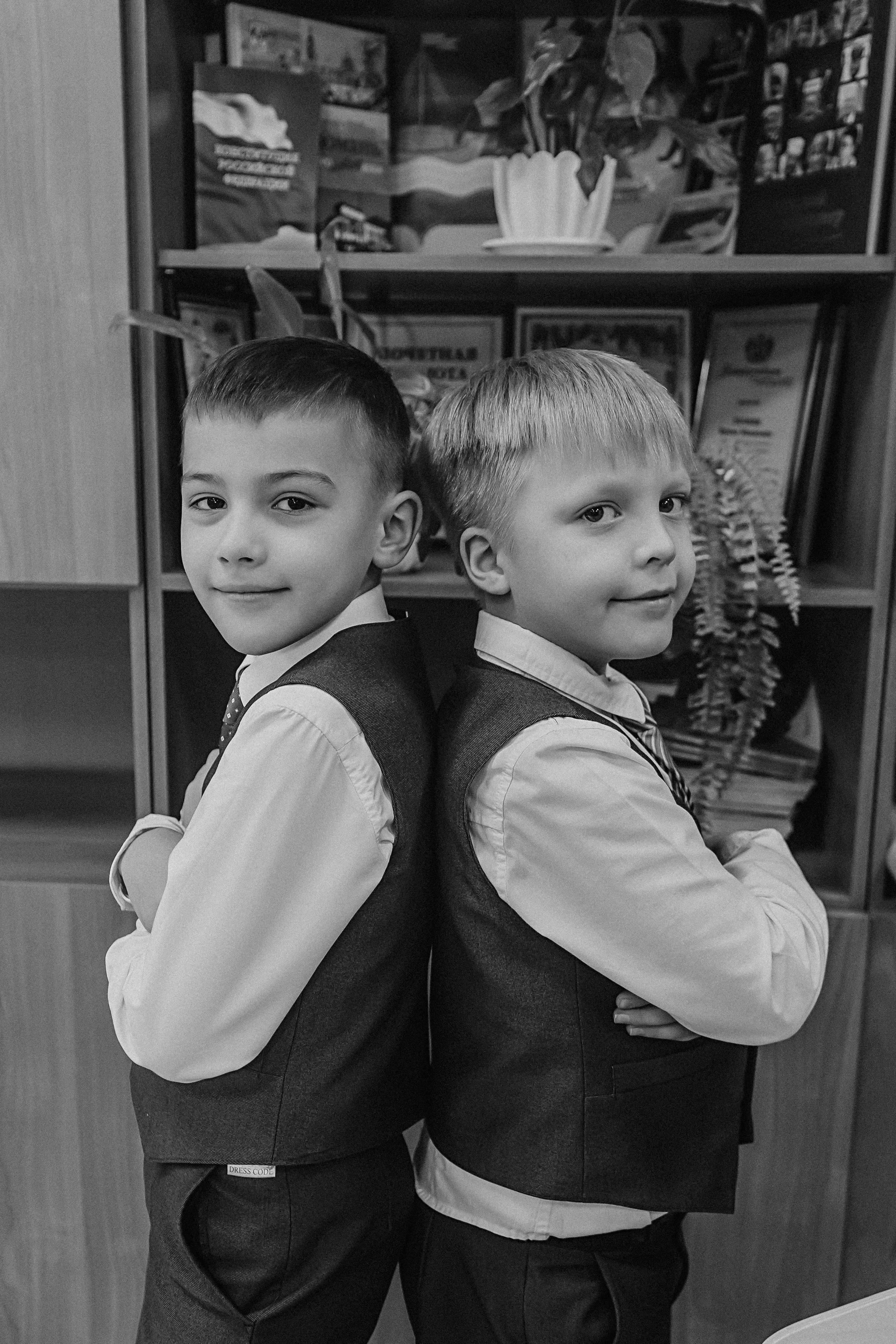 2 класс в школе. Семейный фотограф Тюмень, фотограф на роды Салмина Мария