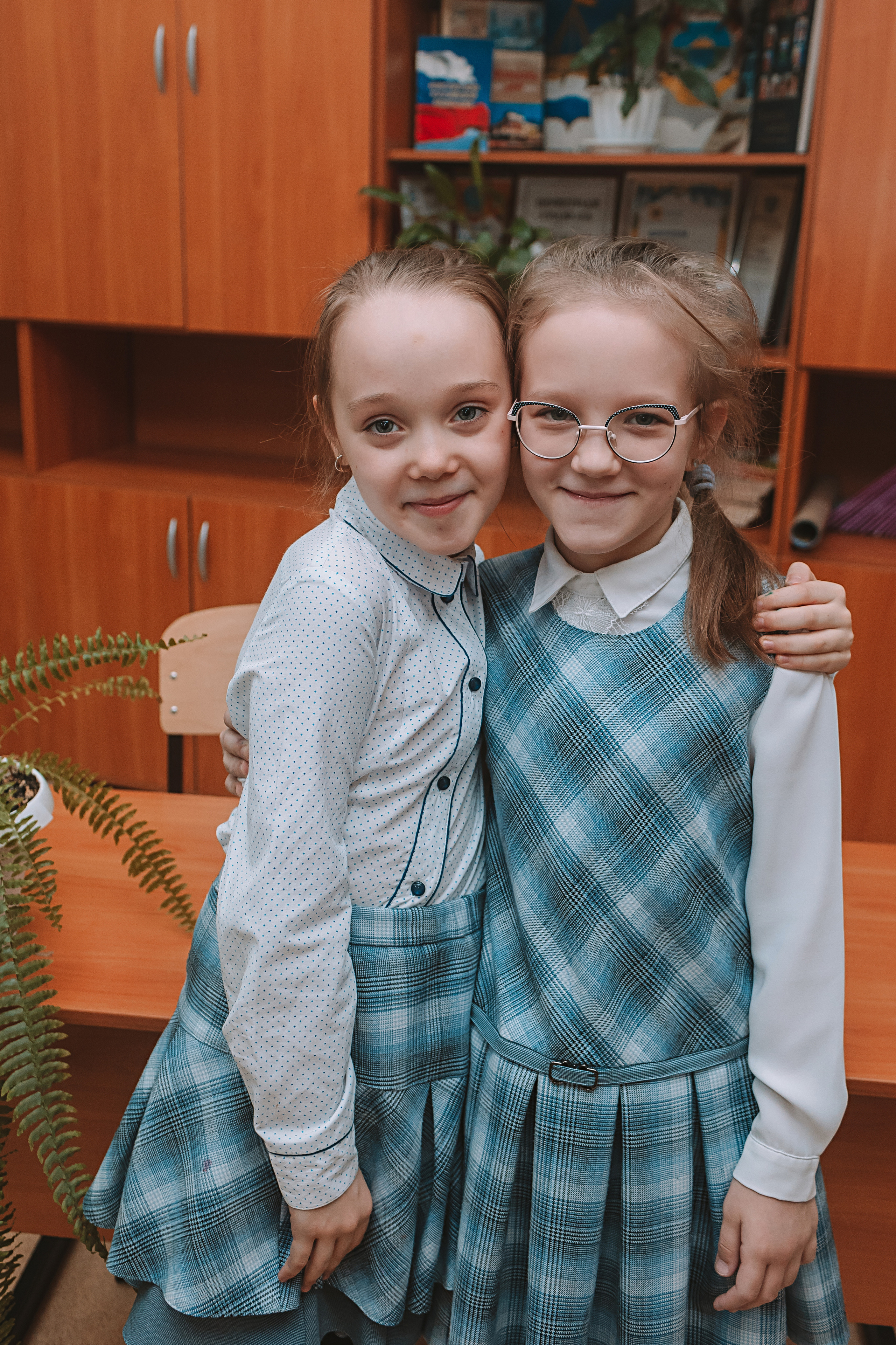 2 класс в школе. Семейный фотограф Тюмень, фотограф на роды Салмина Мария