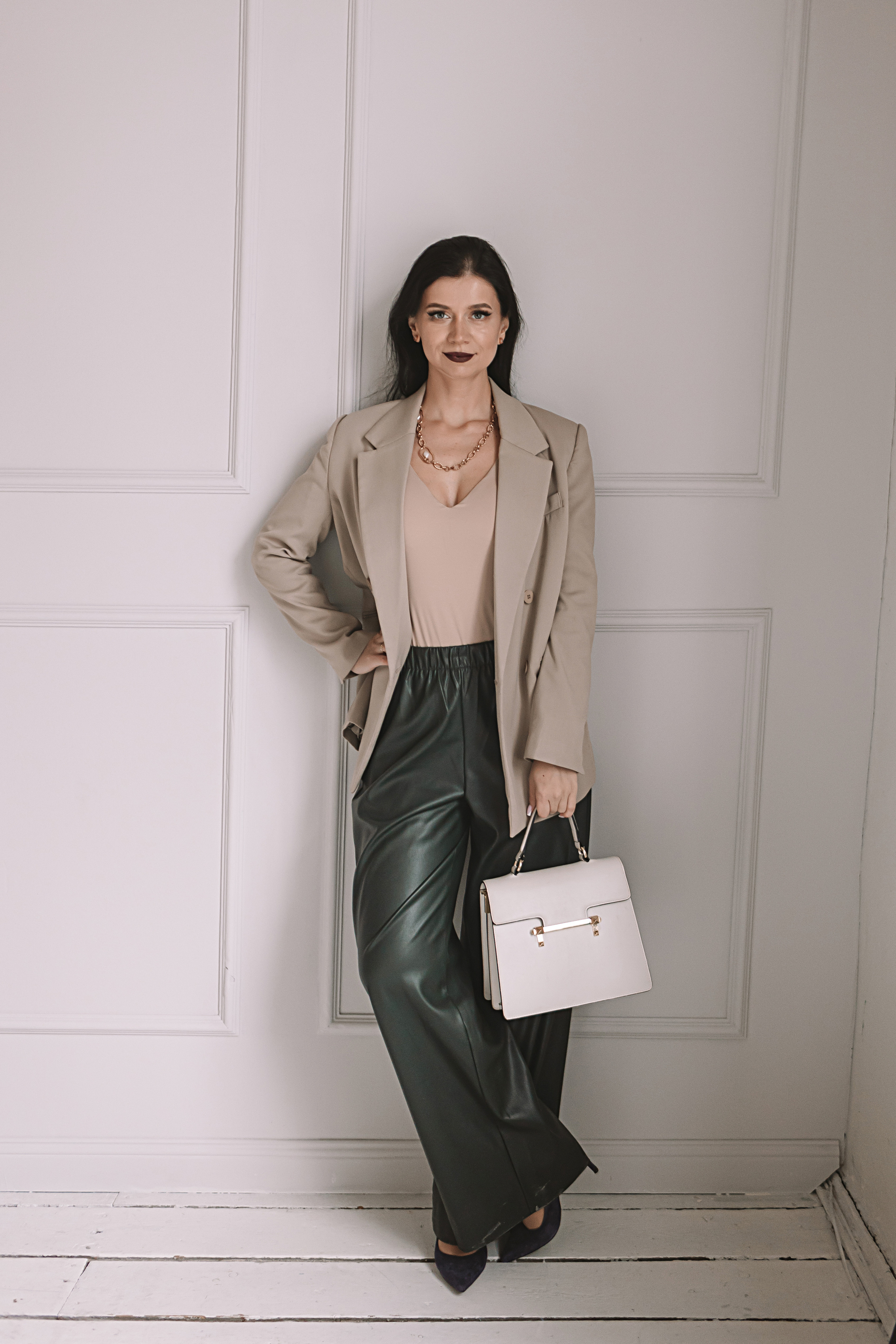 Руководитель студий красоты, студия Белая. Семейный фотограф Тюмень, фотограф на роды Салмина Мария