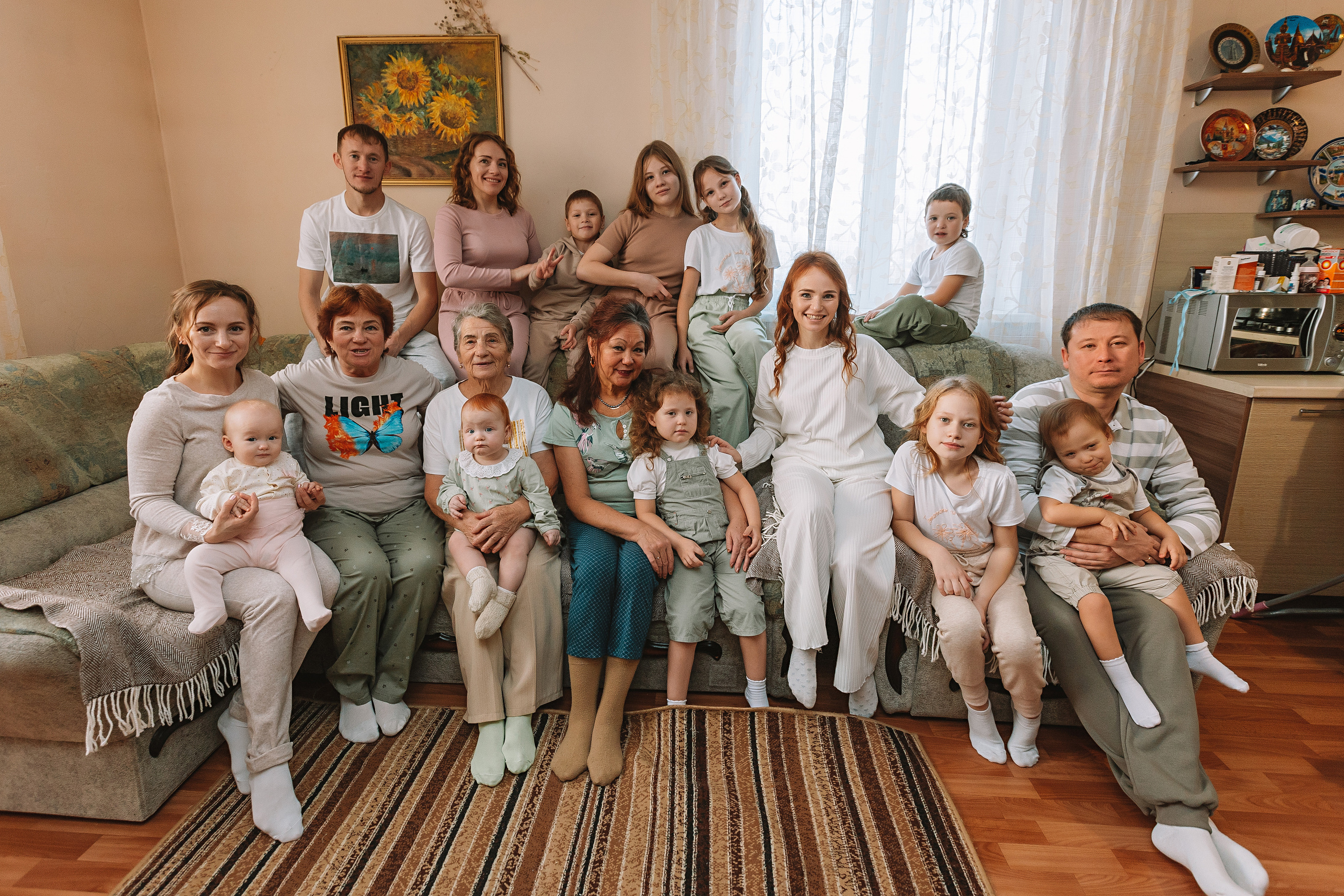 Большая семья (17 человек в частном доме, 2 часа). Семейный фотограф Тюмень, фотограф на роды Салмина Мария