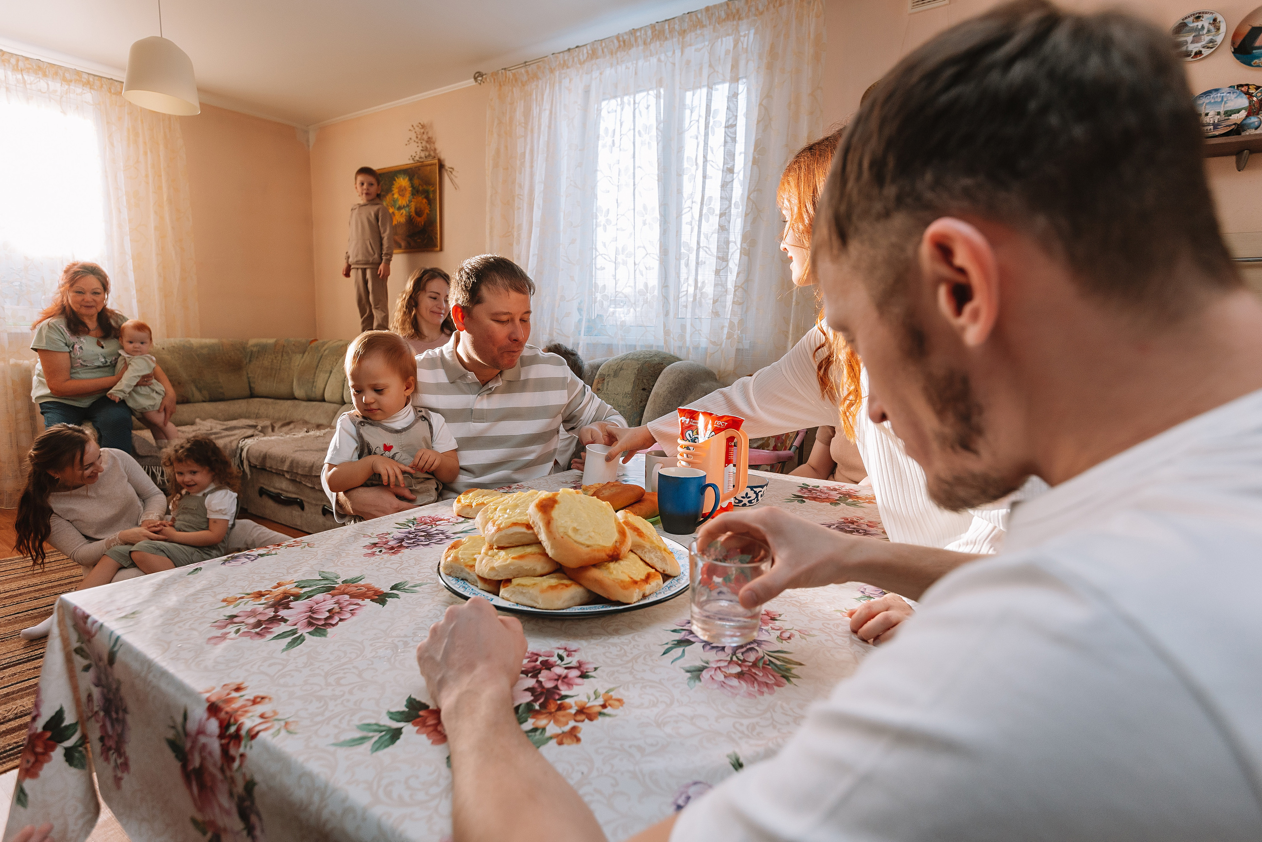 Большая семья (17 человек в частном доме, 2 часа). Семейный фотограф Тюмень, фотограф на роды Салмина Мария