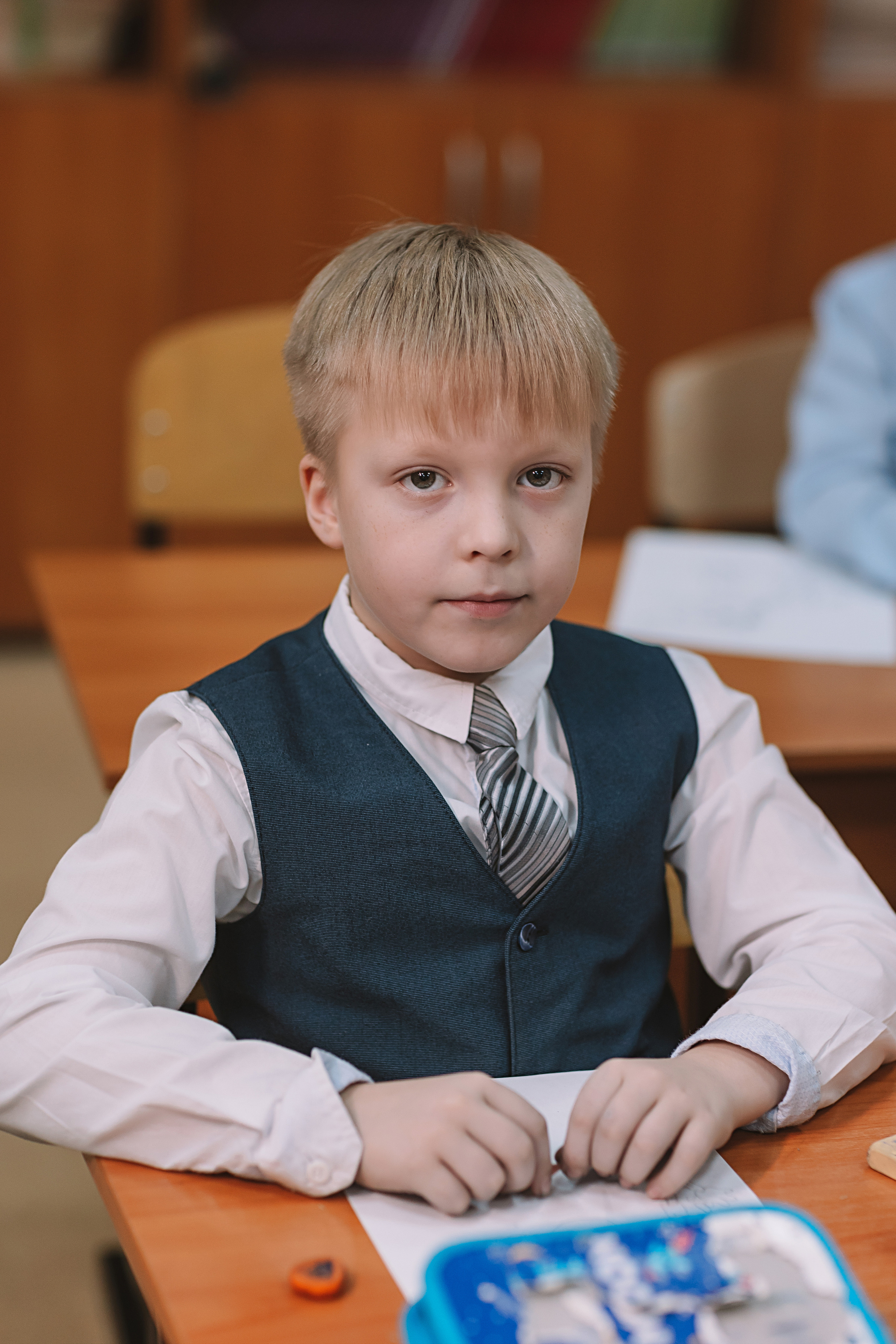 2 класс в школе. Семейный фотограф Тюмень, фотограф на роды Салмина Мария