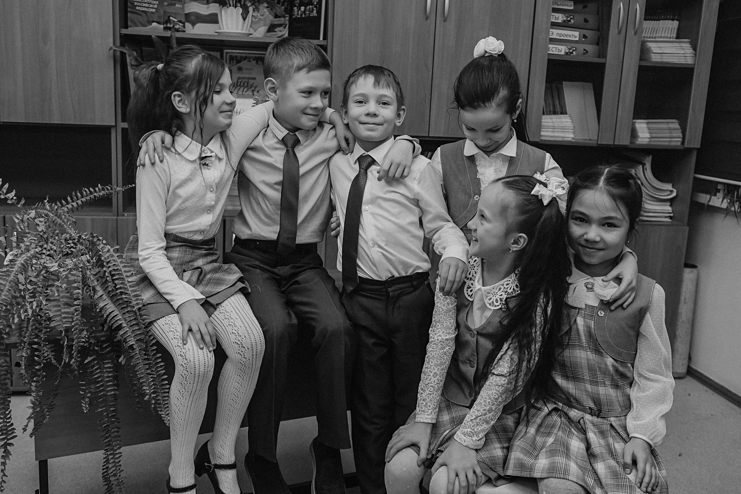 2 класс в школе. Семейный фотограф Тюмень, фотограф на роды Салмина Мария