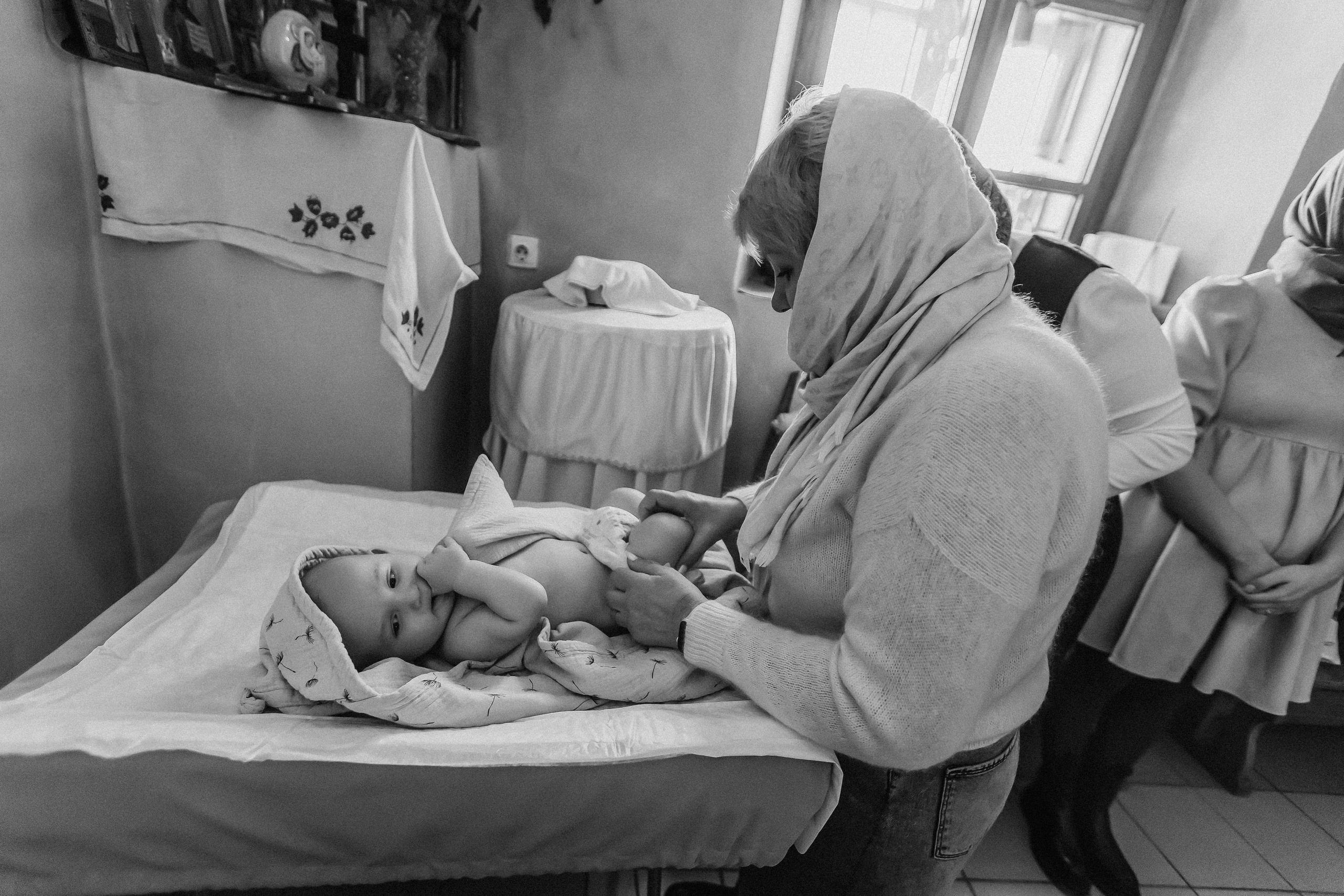 Крещение семакова. Семейный фотограф Тюмень, фотограф на роды Салмина Мария