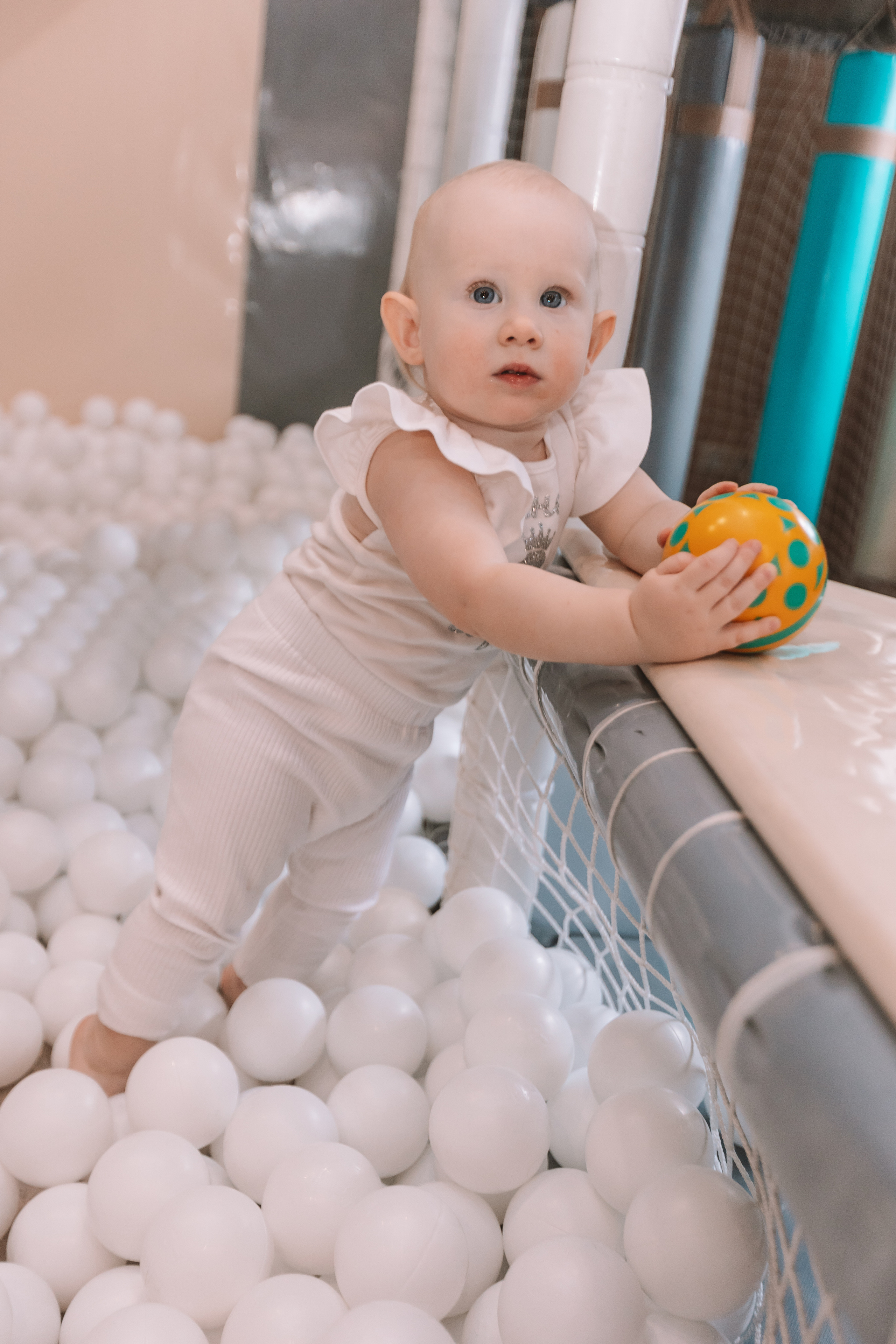 Первый годик в игровой. Семейный фотограф Тюмень, фотограф на роды Салмина Мария