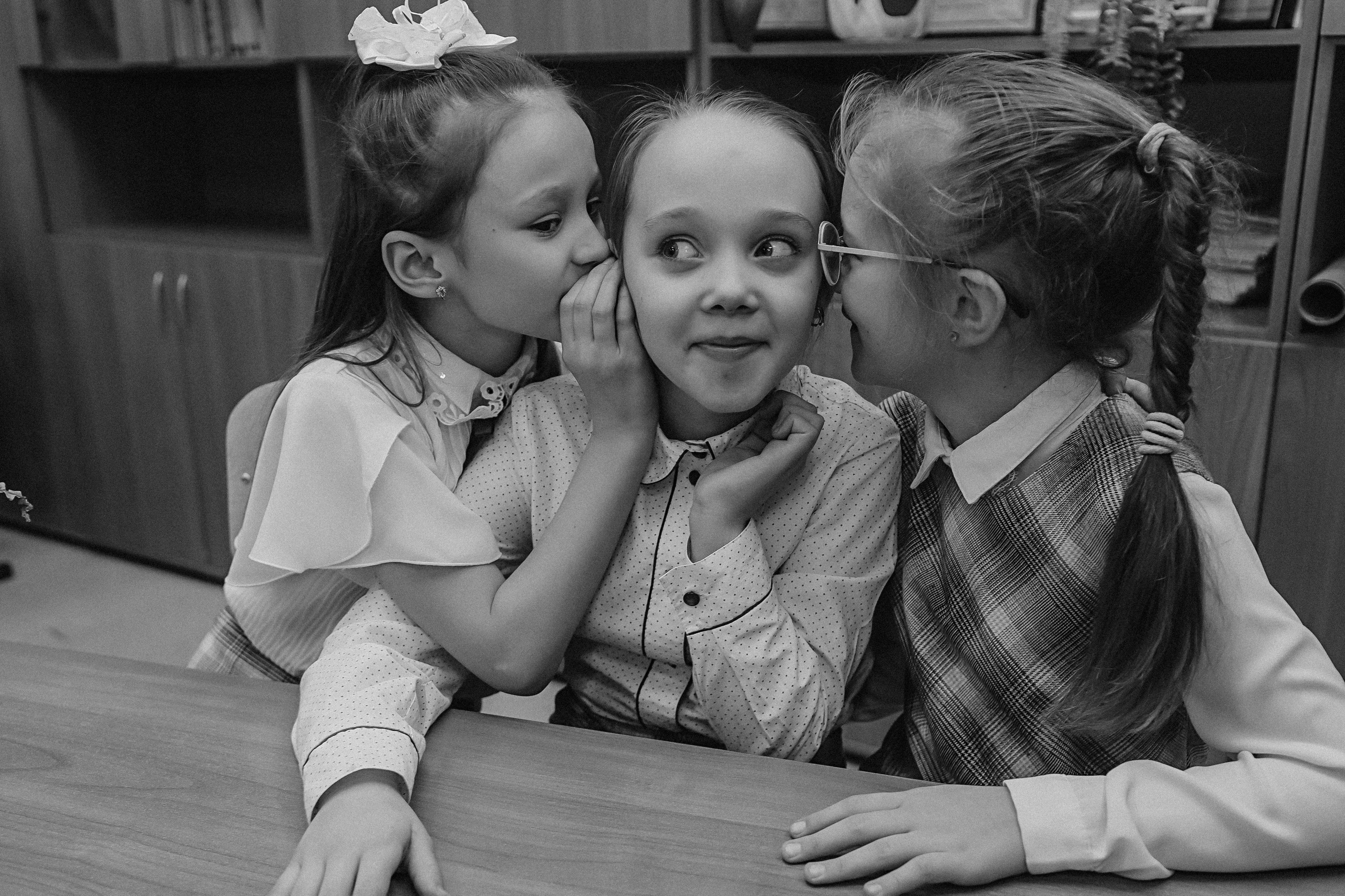 2 класс в школе. Семейный фотограф Тюмень, фотограф на роды Салмина Мария