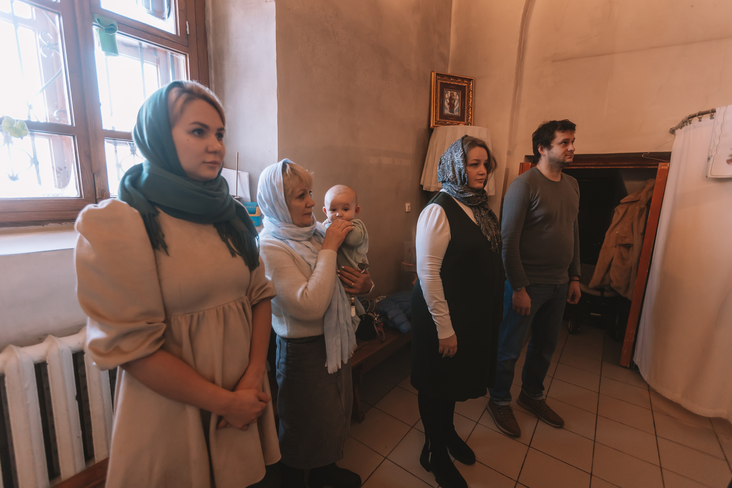 Крещение семакова. Семейный фотограф Тюмень, фотограф на роды Салмина Мария