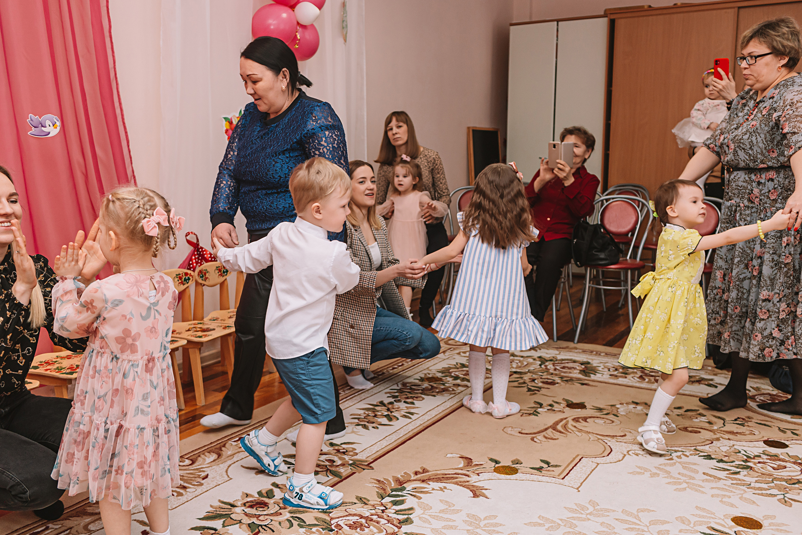 Утренник садик. Семейный фотограф Тюмень, фотограф на роды Салмина Мария