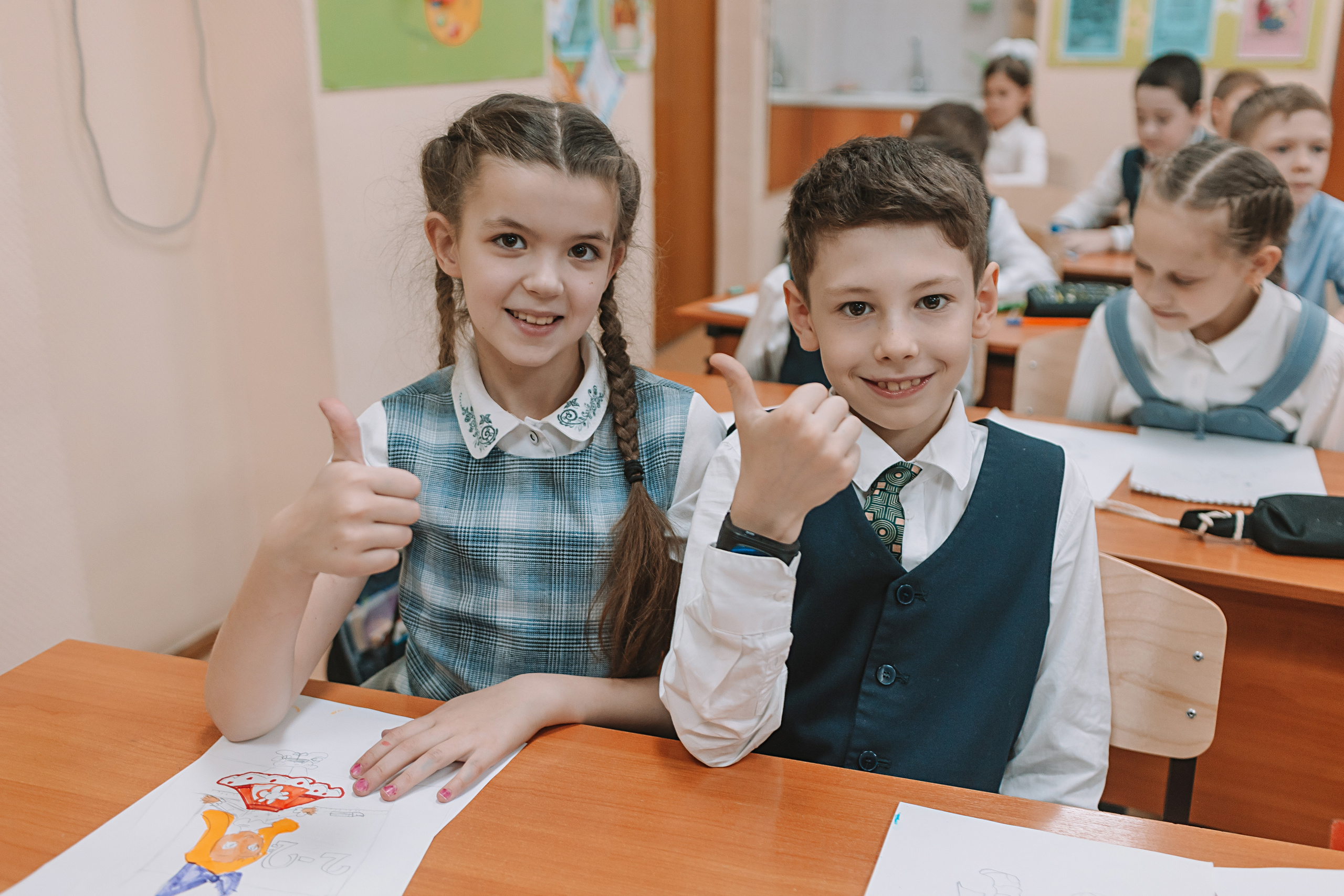 2 класс в школе. Семейный фотограф Тюмень, фотограф на роды Салмина Мария