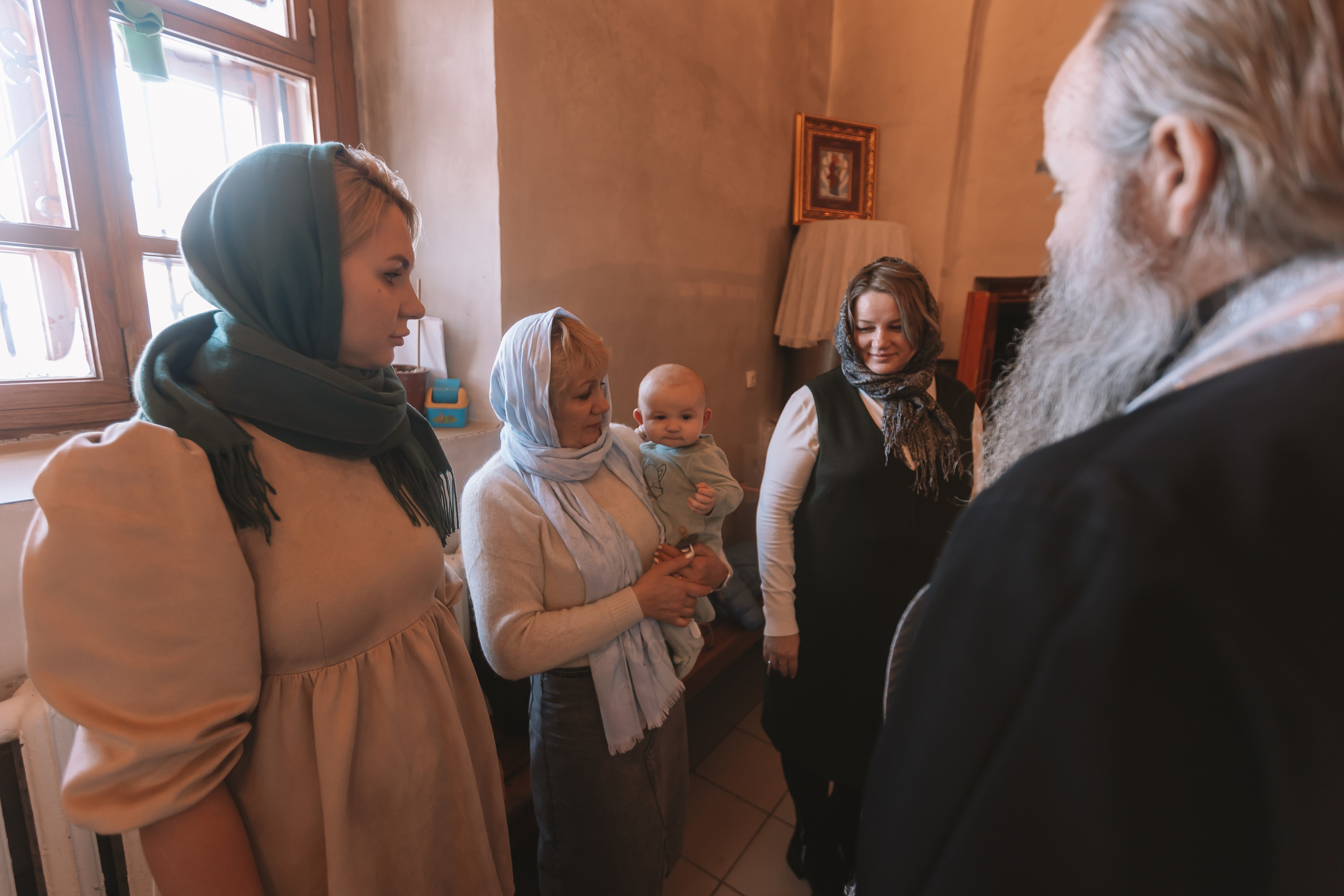 Крещение семакова. Семейный фотограф Тюмень, фотограф на роды Салмина Мария